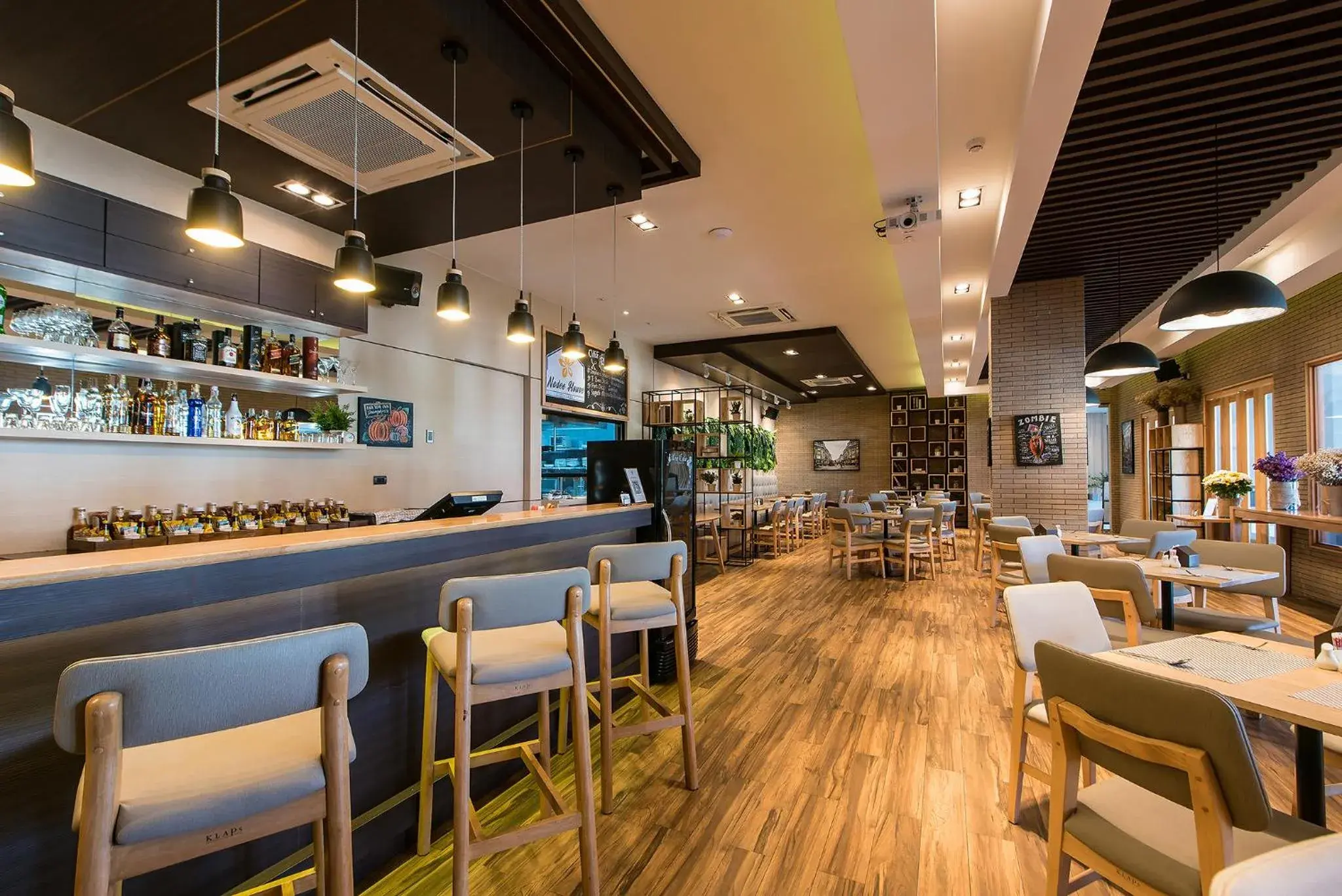 Restaurant/places to eat in Nadee 10 Resort & Hotel Restaurant/places to eat in Nadee 10 Resort & Hotel