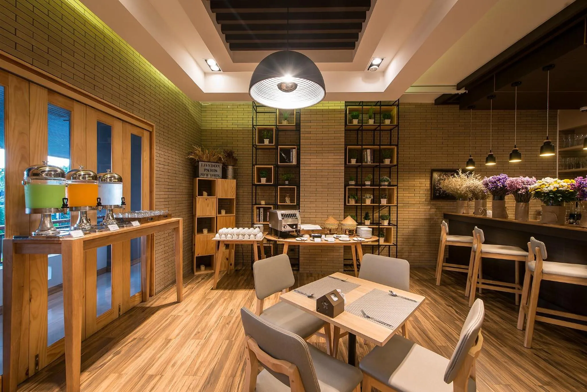 Restaurant/places to eat in Nadee 10 Resort & Hotel