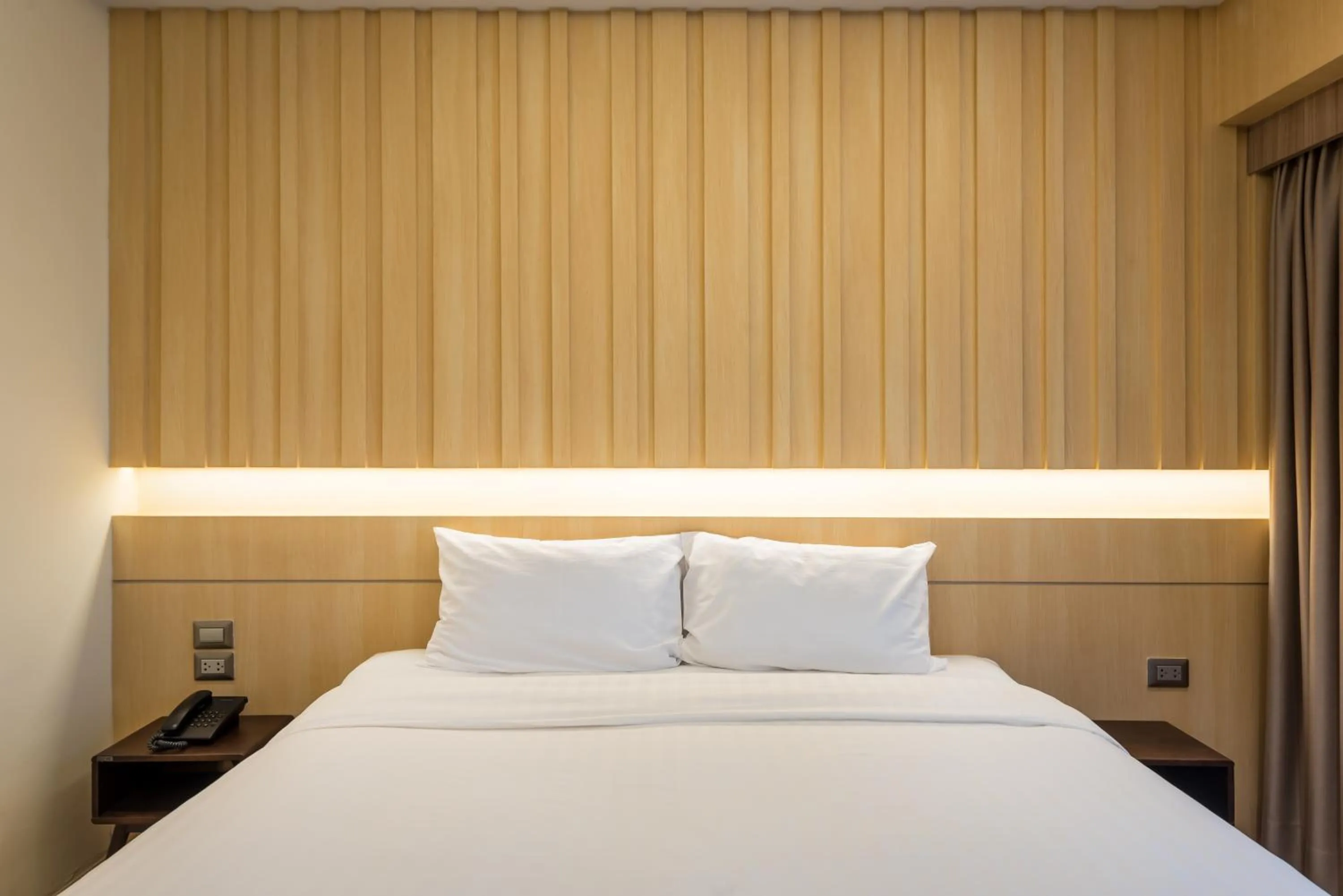 Bed in Nadee 10 Resort & Hotel