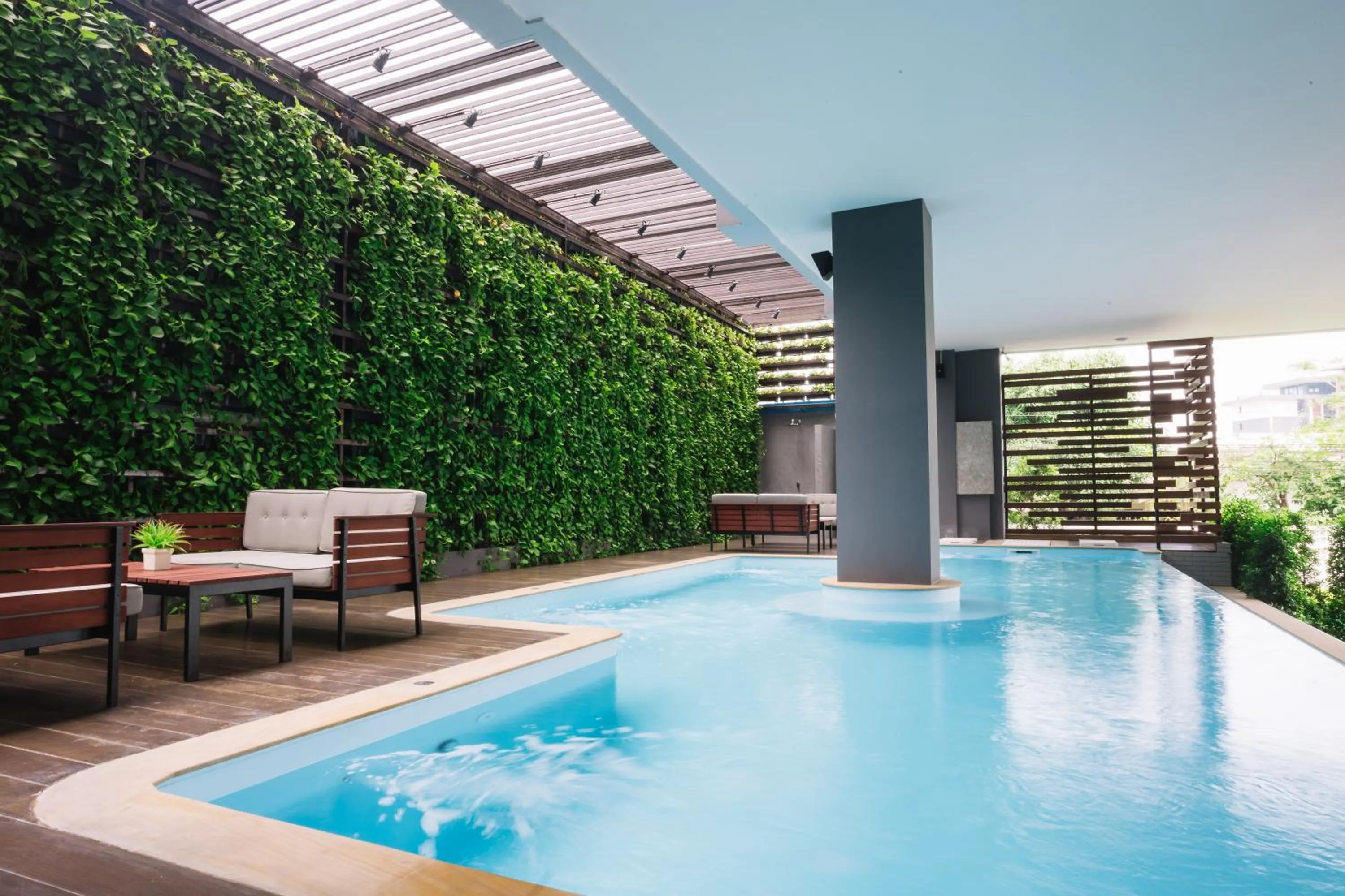 Day in Nadee 10 Resort & Hotel