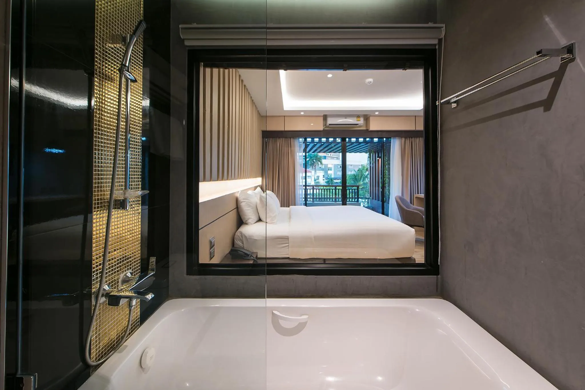 Bathroom, Bed in Nadee 10 Resort & Hotel