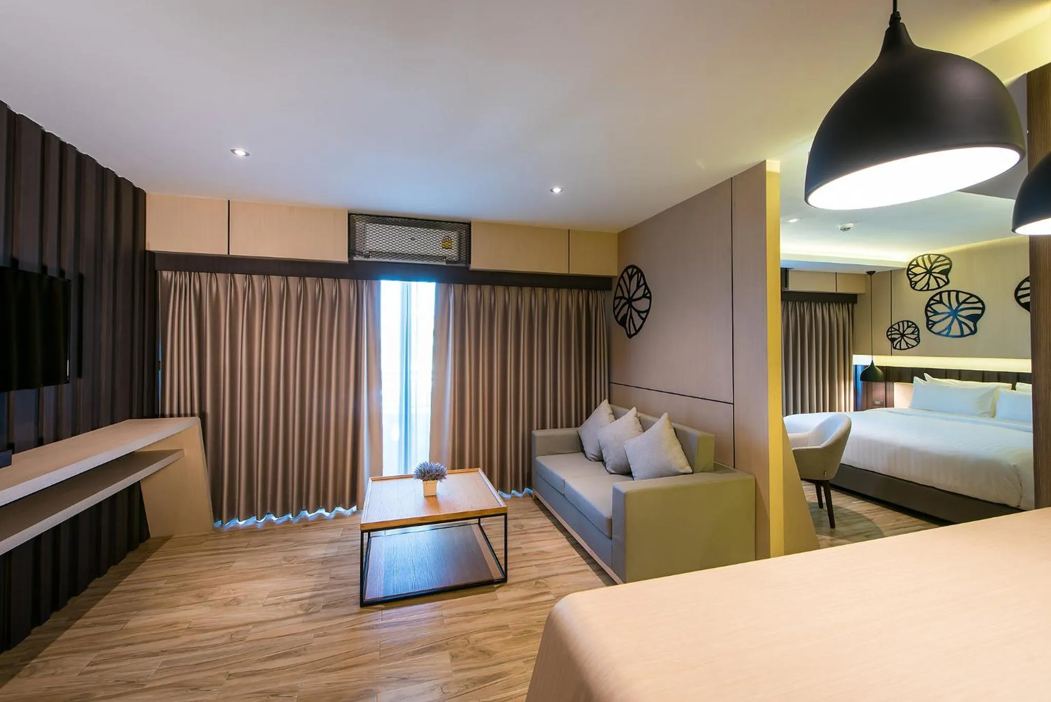 Living room, Bed in Nadee 10 Resort & Hotel