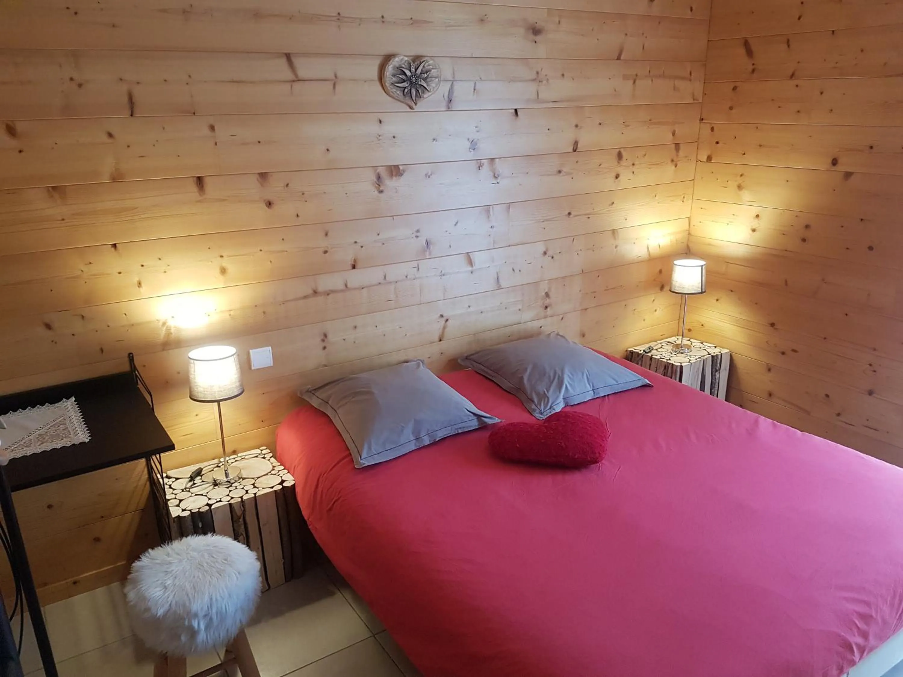 Bed in Chalet Les Aigles