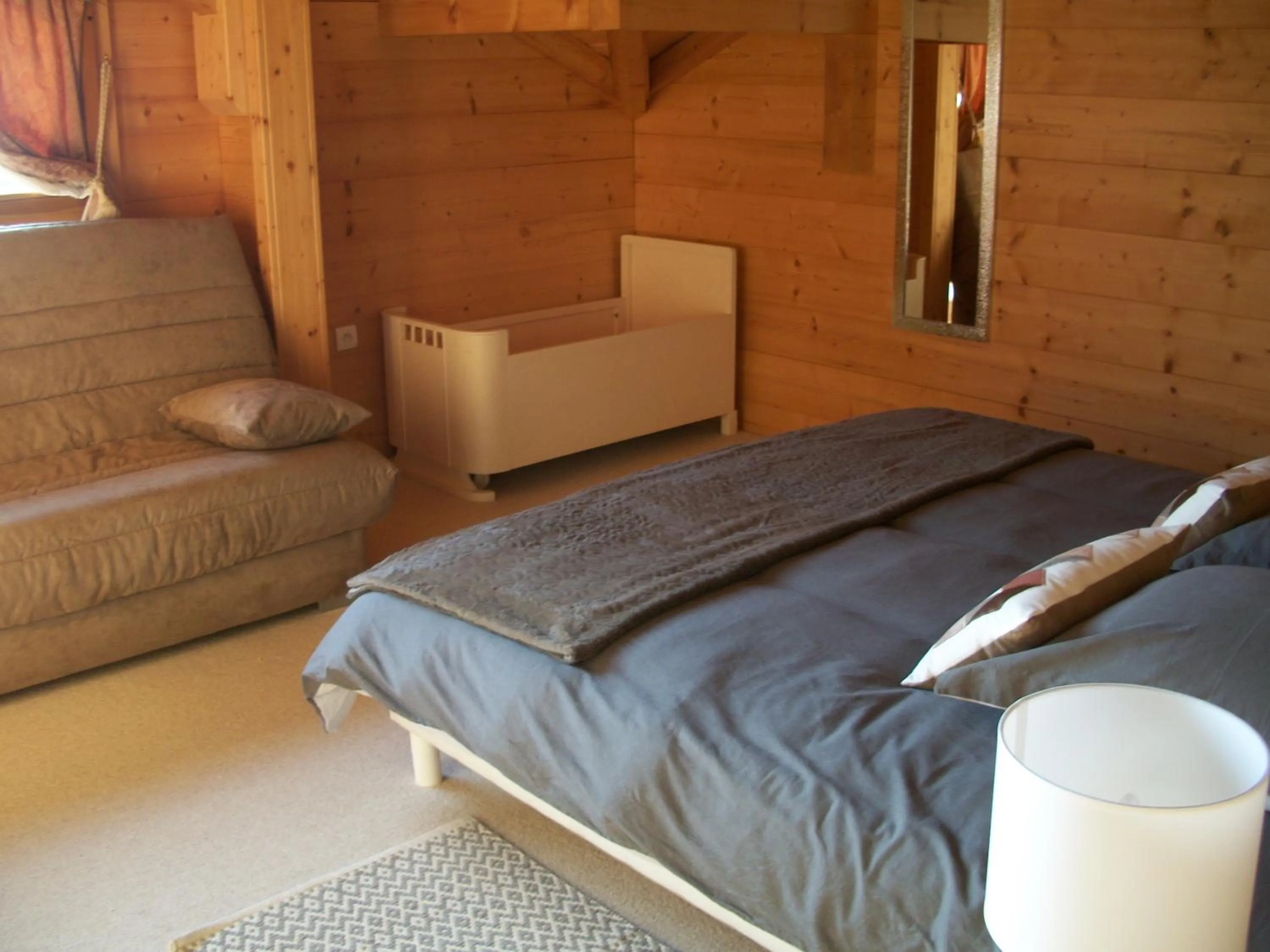 Bed in Chalet Les Aigles