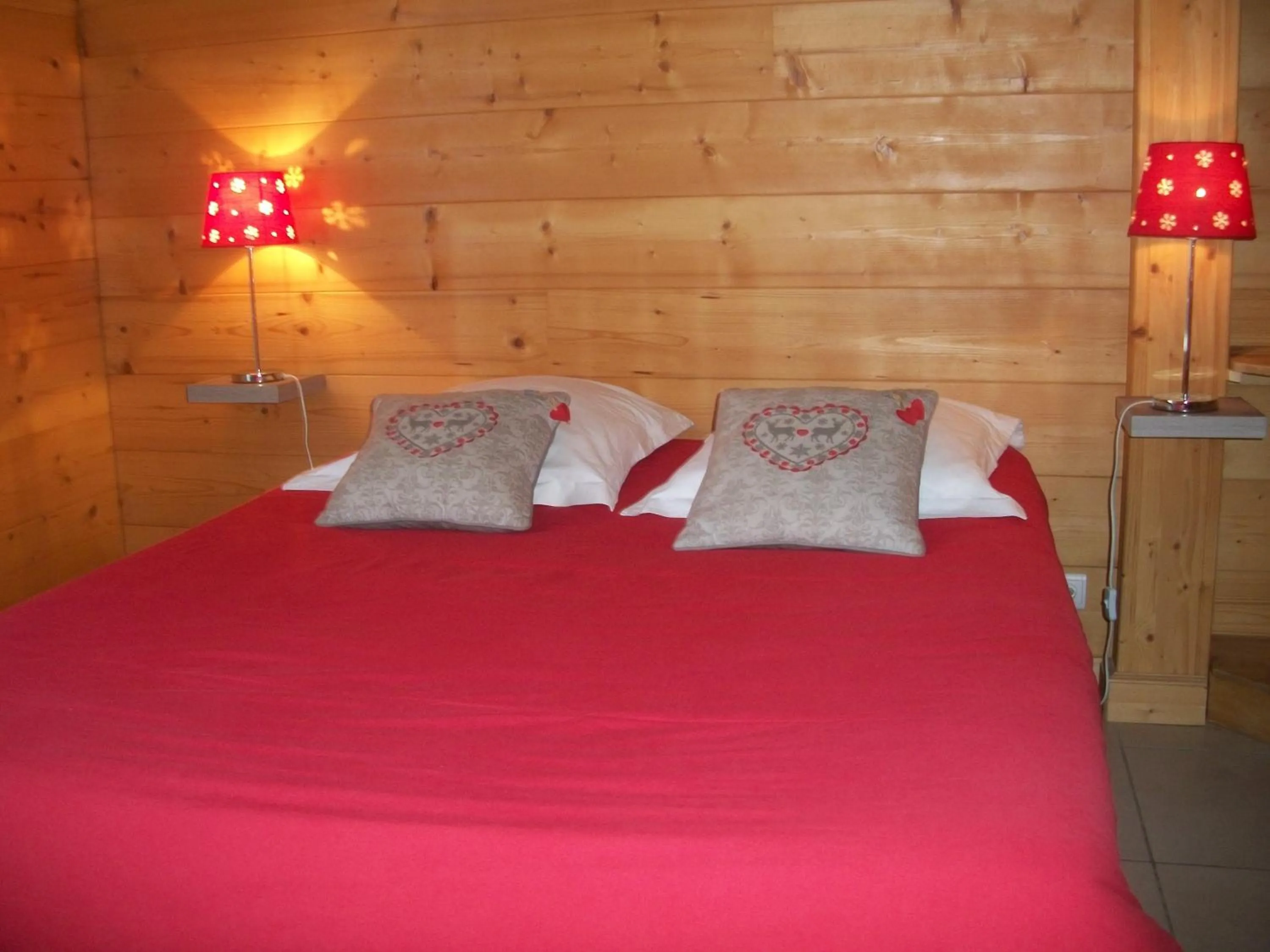 Bed in Chalet Les Aigles