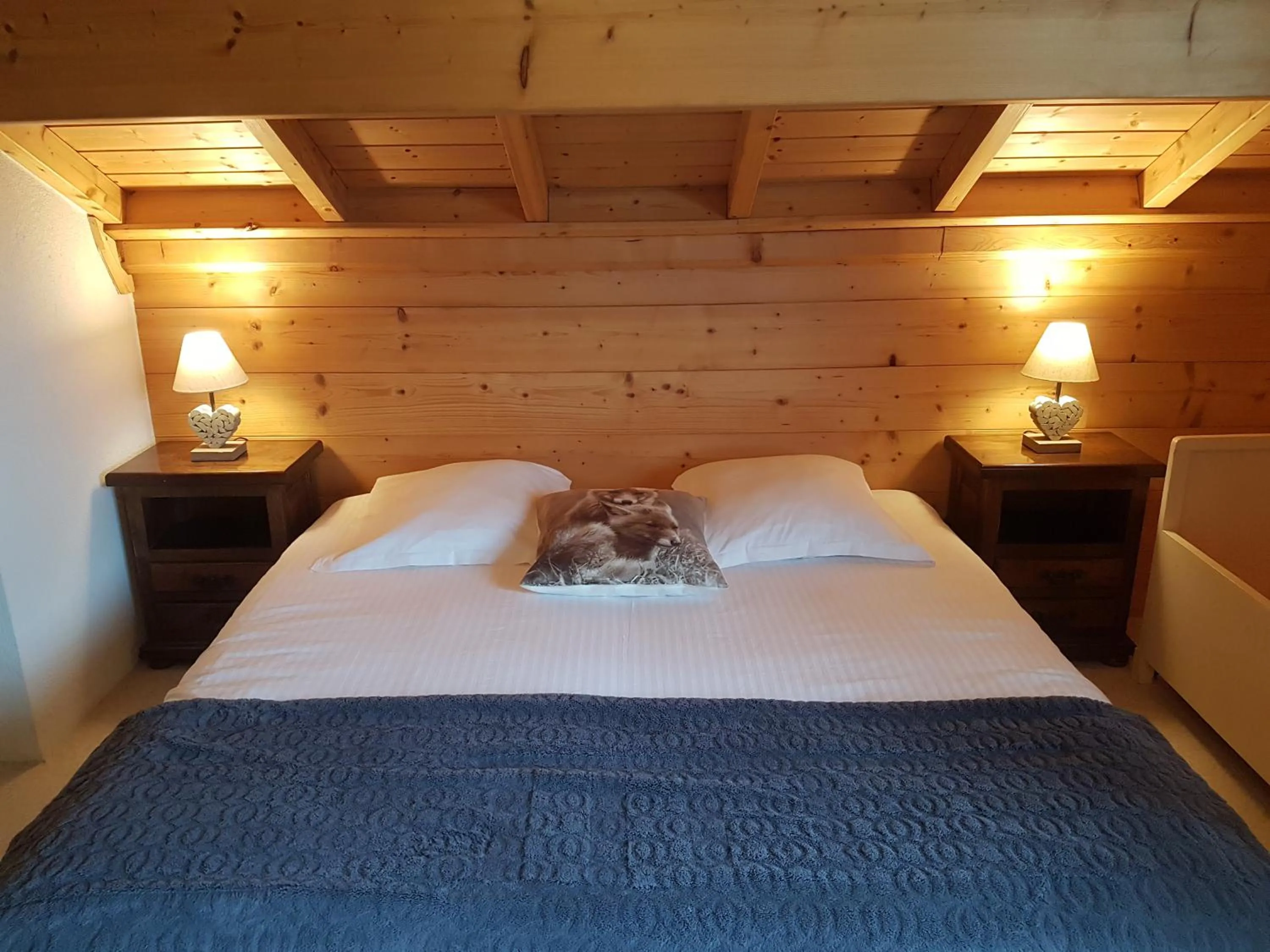 Bed in Chalet Les Aigles
