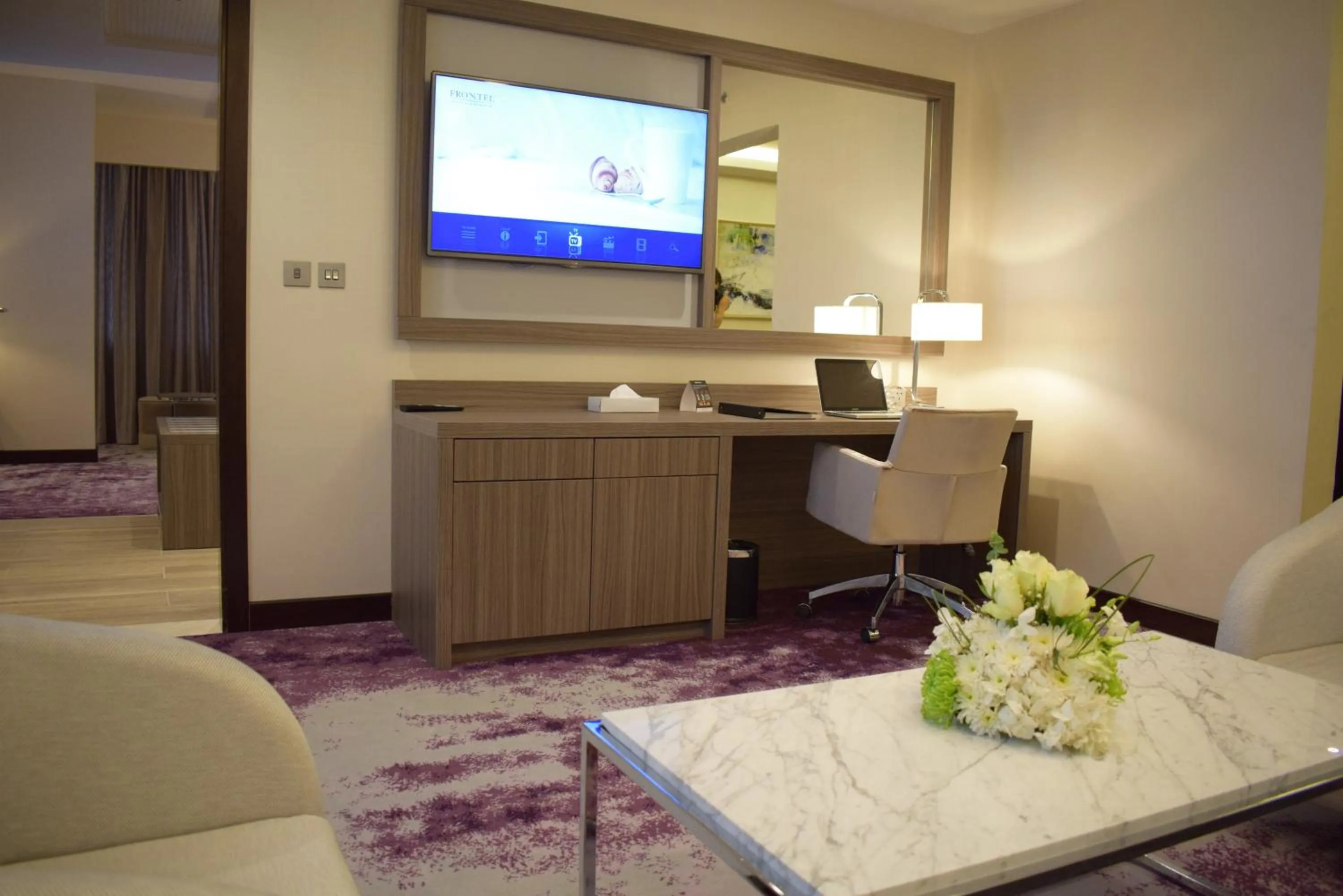 Communal lounge/ TV room in Paradise Elite Hotel Al-Tahlia Jeddah
