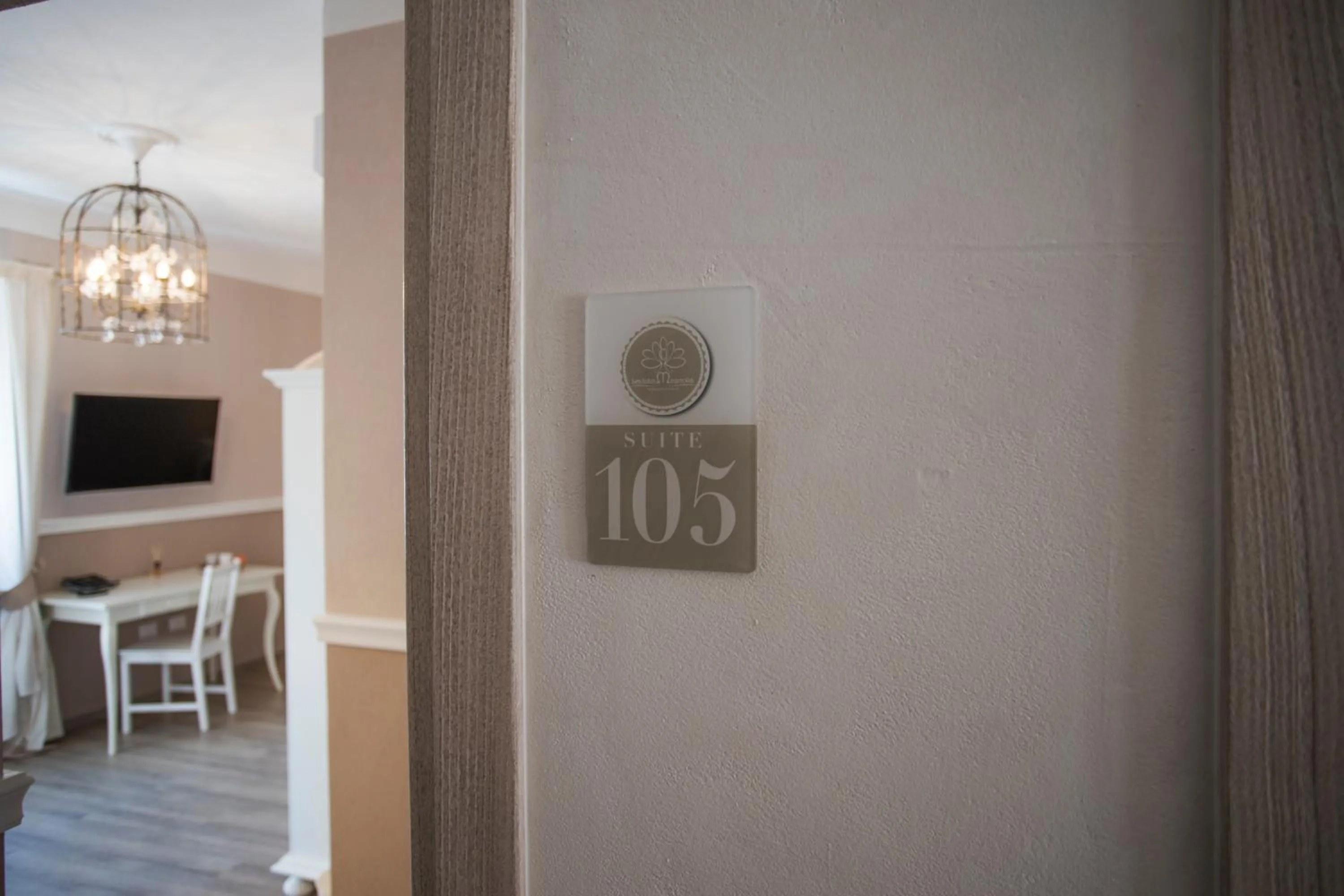 Decorative detail in Les Suites Magnolia