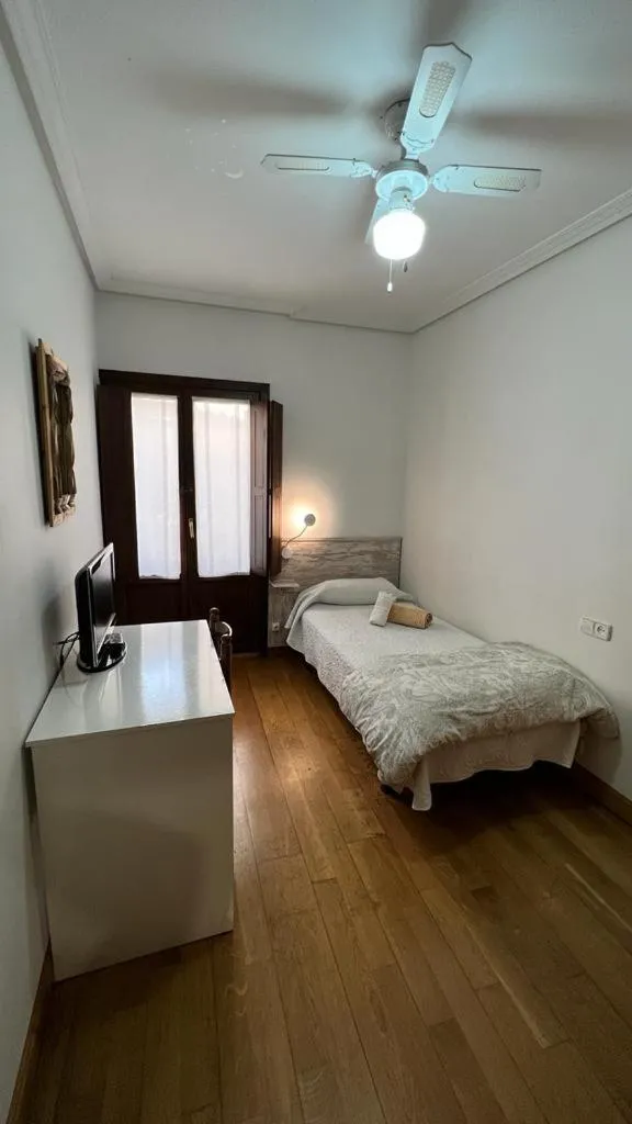 Single Room with Shared Bathroom - single occupancy in Pensión Buen Camino