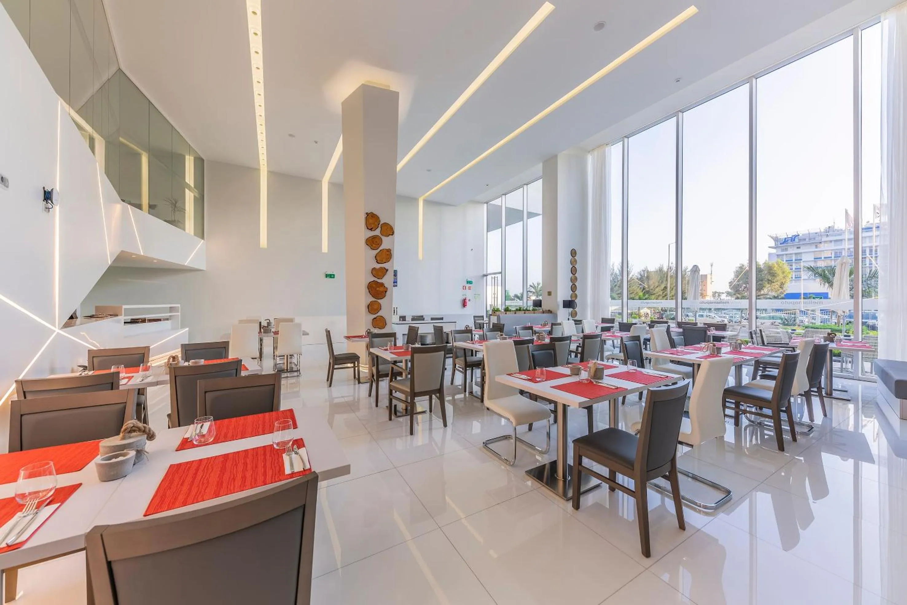 Restaurant/places to eat in Meliá Maputo Sky