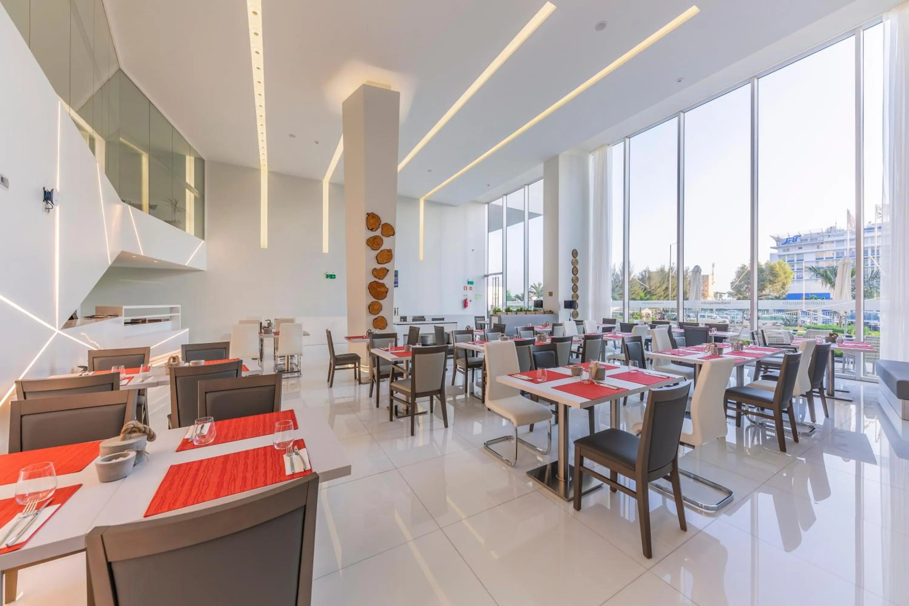 Restaurant/places to eat in Meliá Maputo Sky