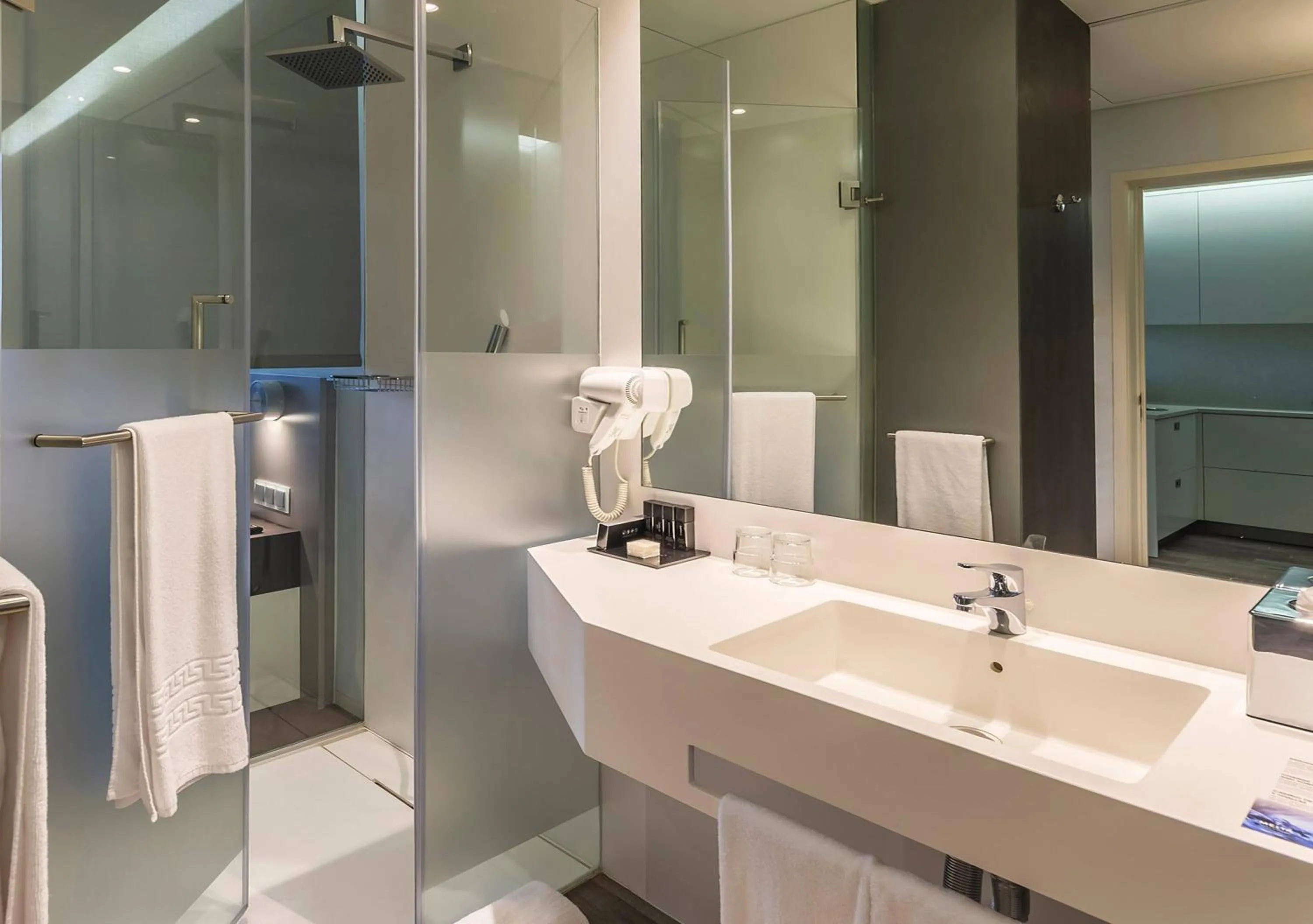 Bathroom in Meliá Maputo Sky