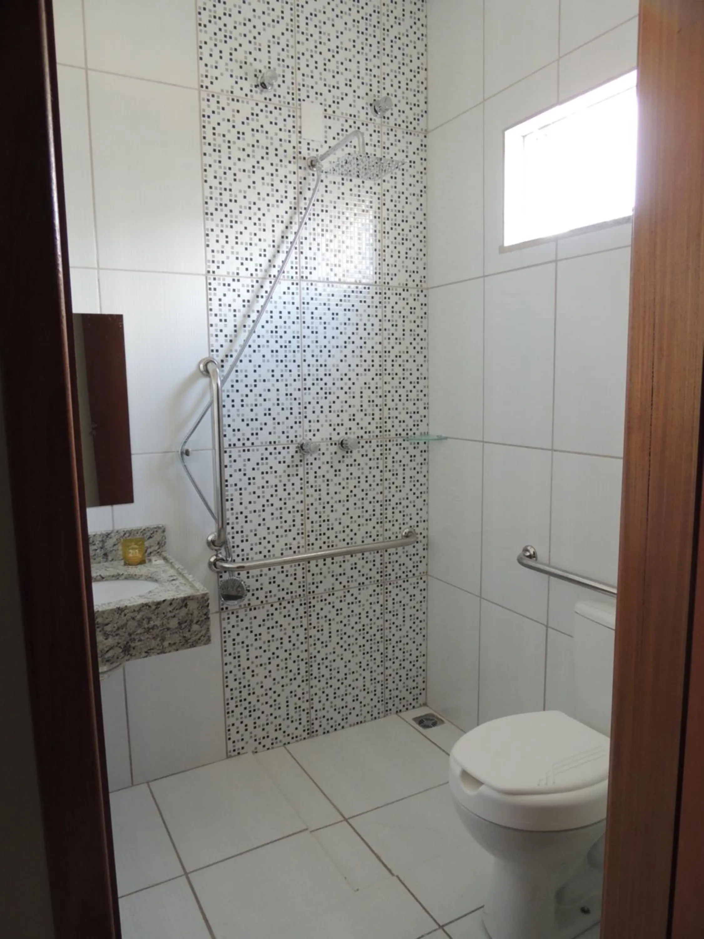 Shower in Hotel Viracopos de Indaiatuba