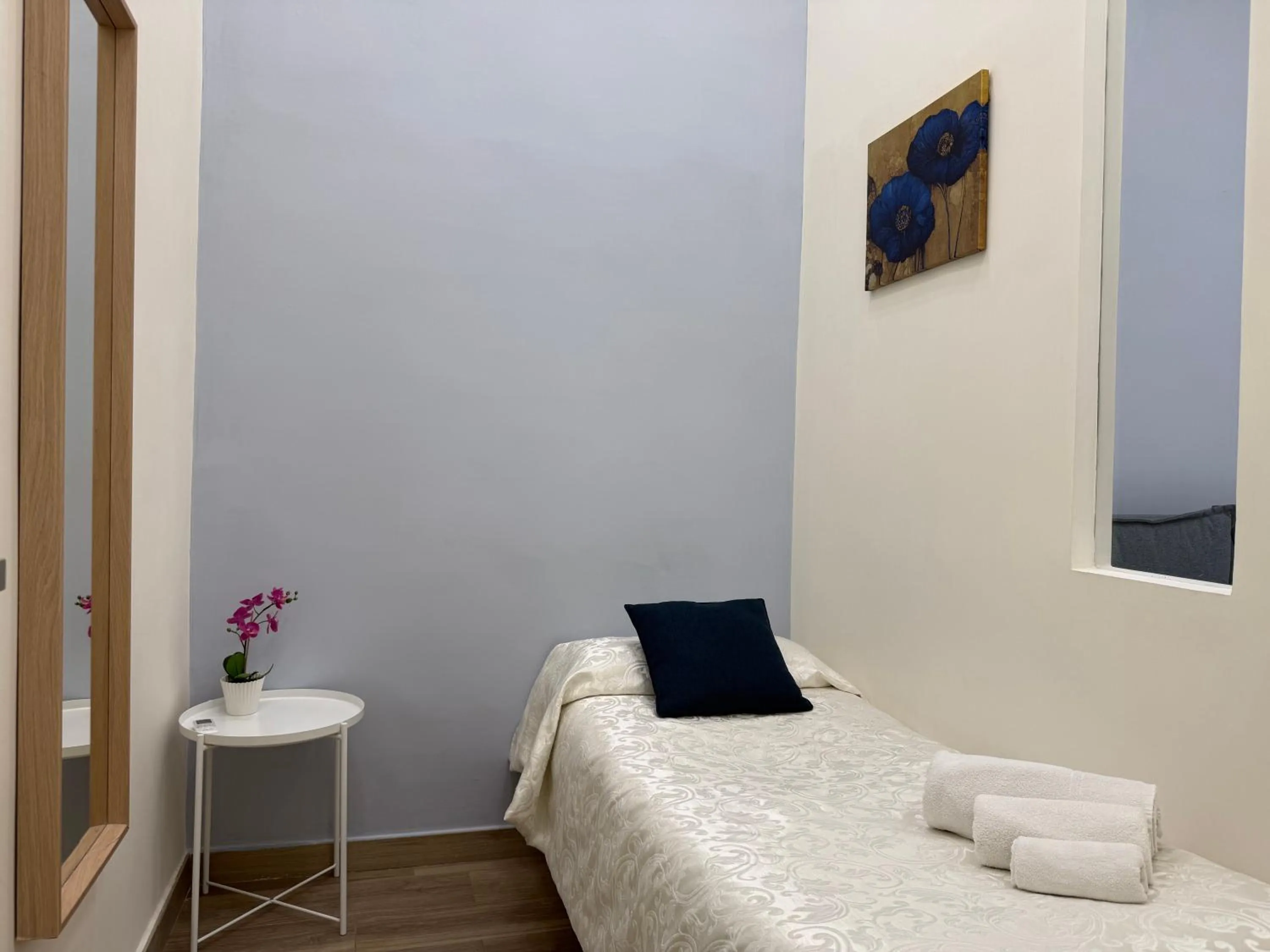 Bed in Sun Art Naples Rooms