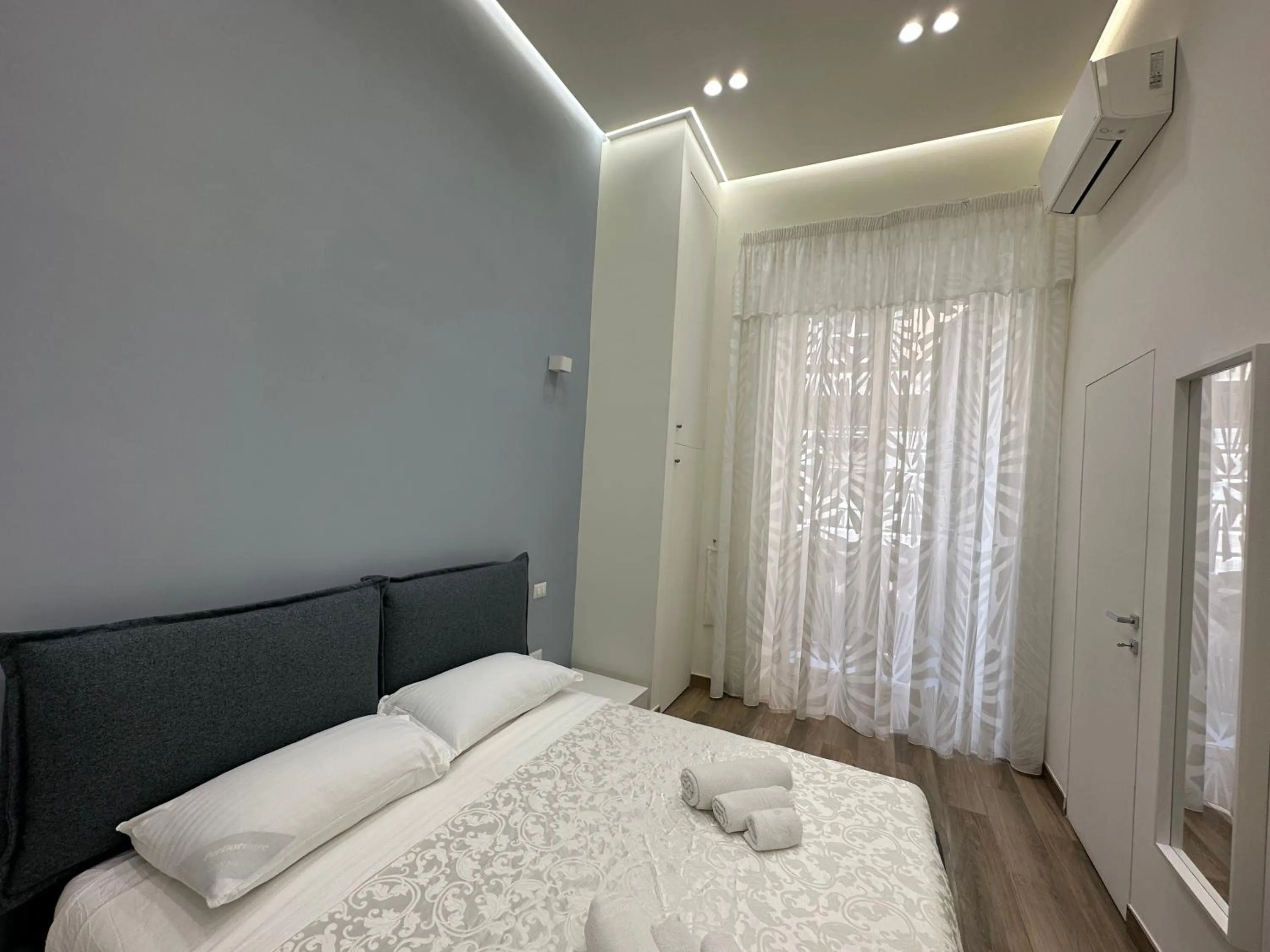 Bed in Sun Art Naples Rooms