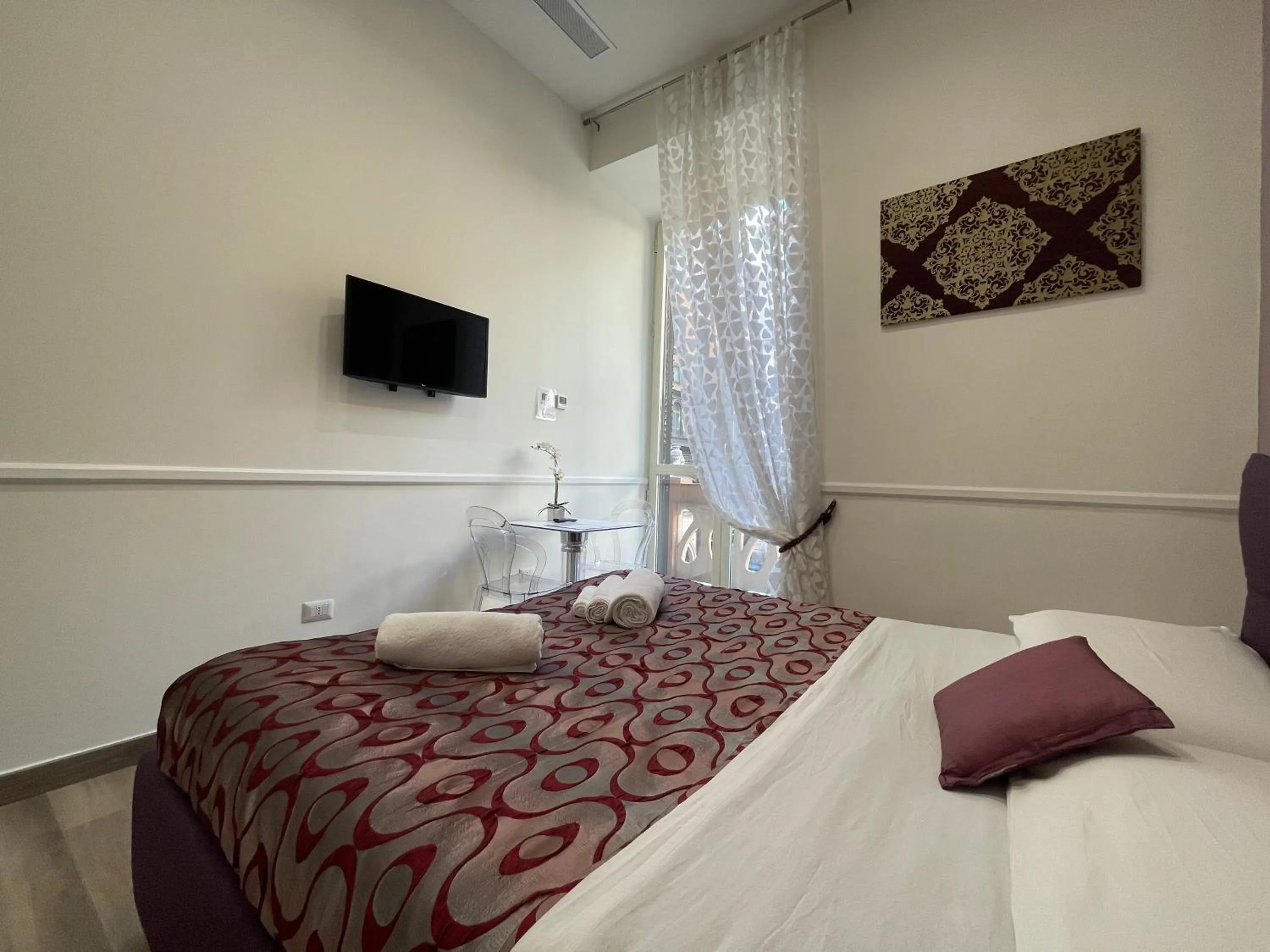 Bed in Sun Art Naples Rooms