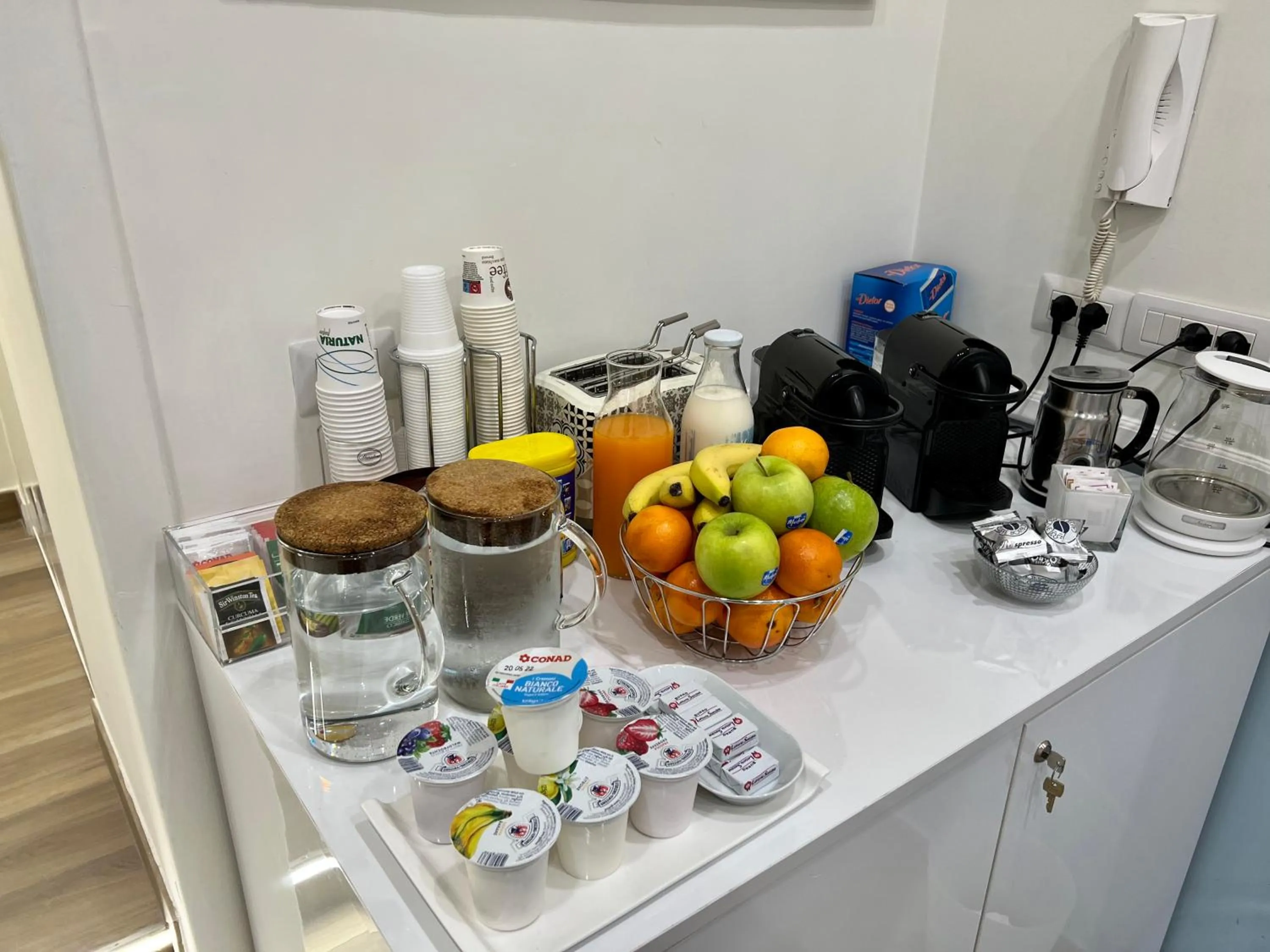 Coffee/tea facilities in Sun Art Naples Rooms