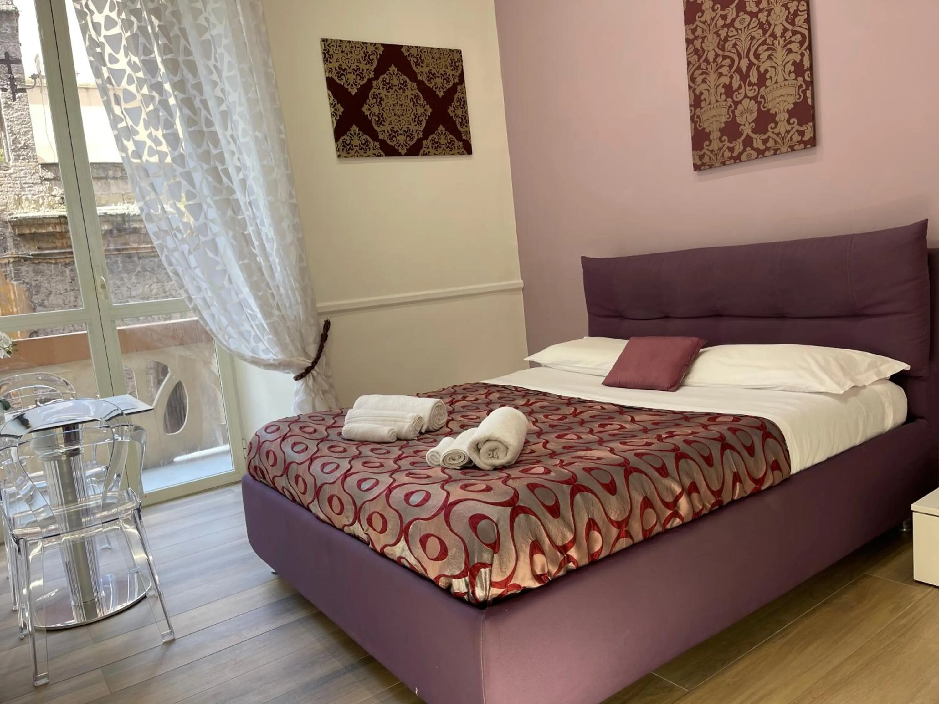 Bed in Sun Art Naples Rooms