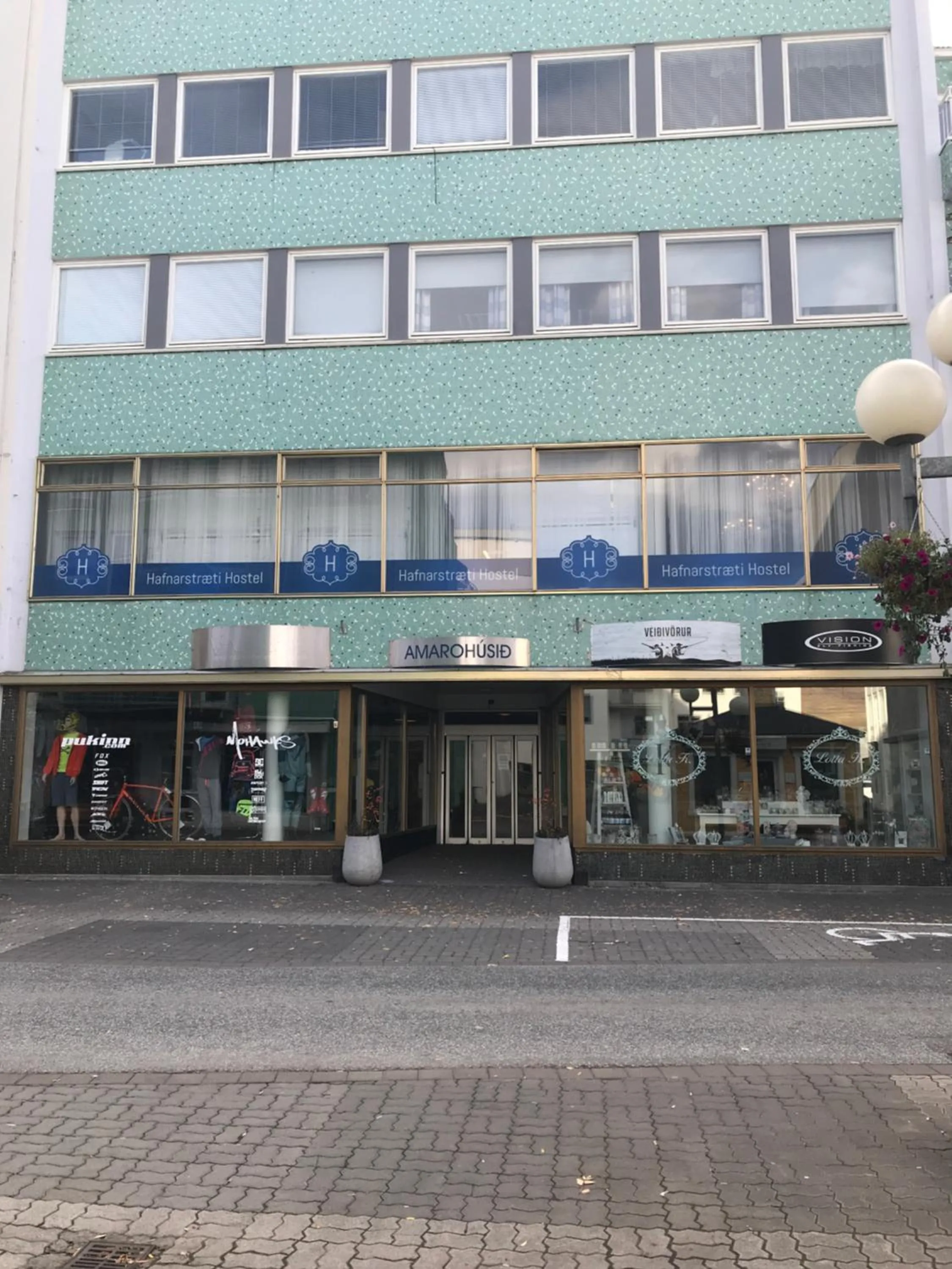 Facade/entrance in Hafnarstræti Hostel