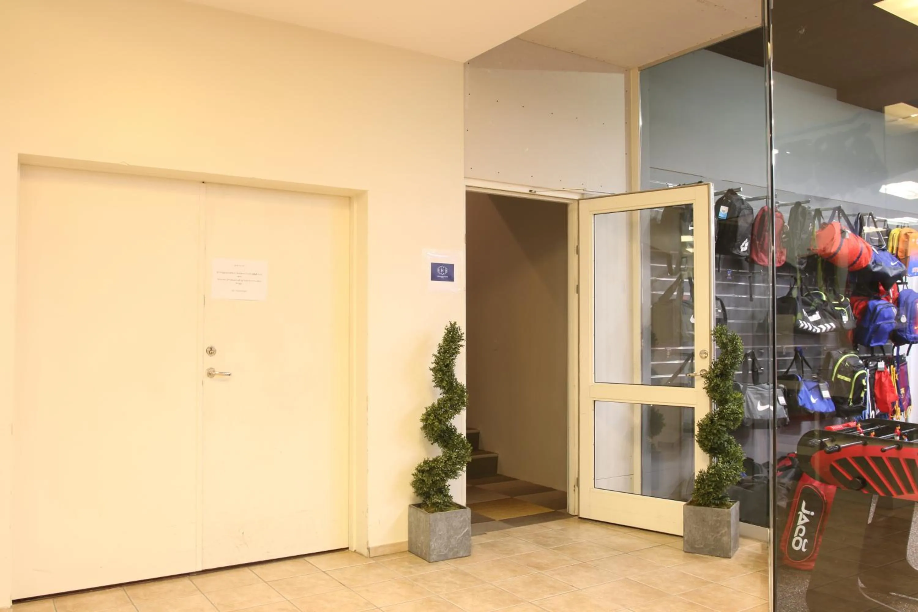 Facade/entrance in Hafnarstræti Hostel