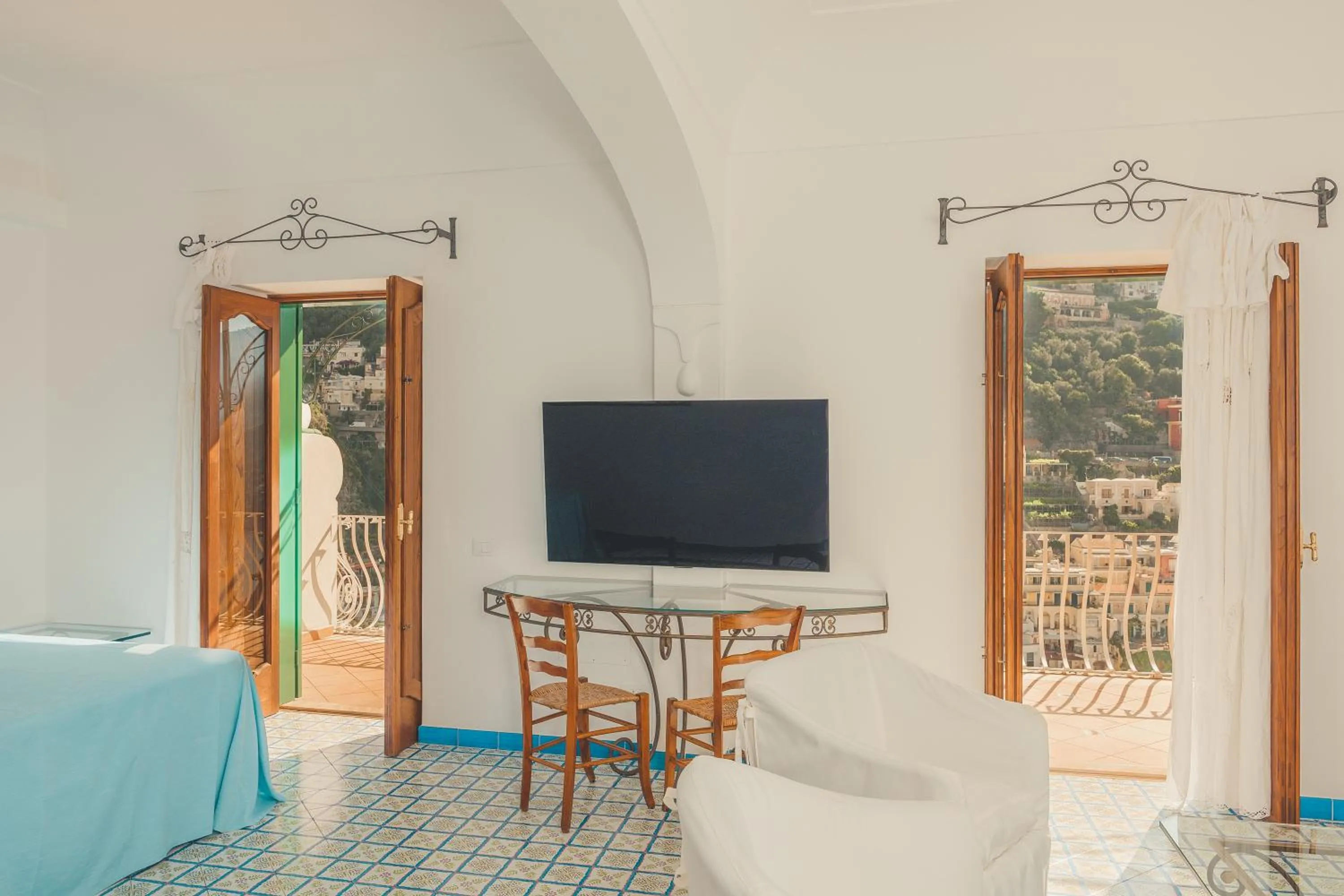 TV and multimedia in Hotel Poseidon