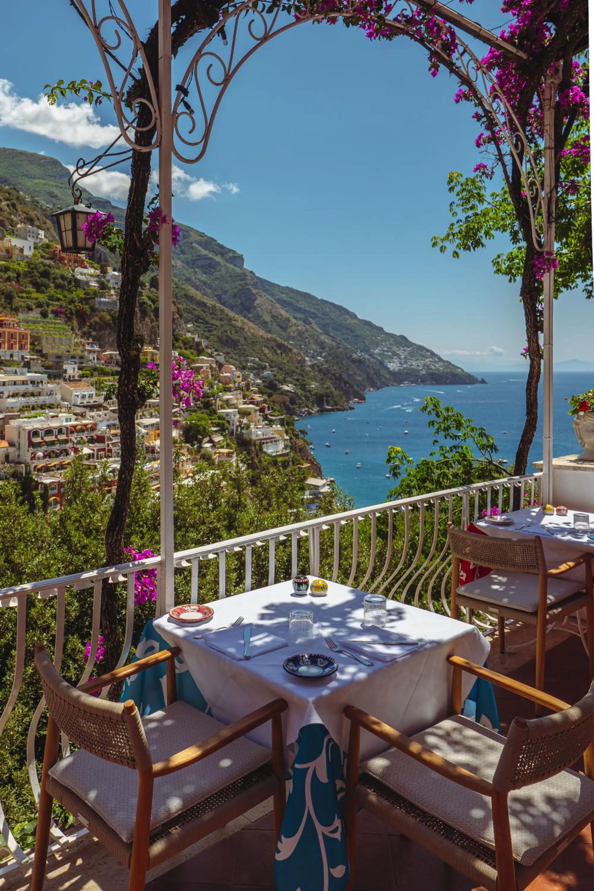 Restaurant/places to eat in Hotel Poseidon