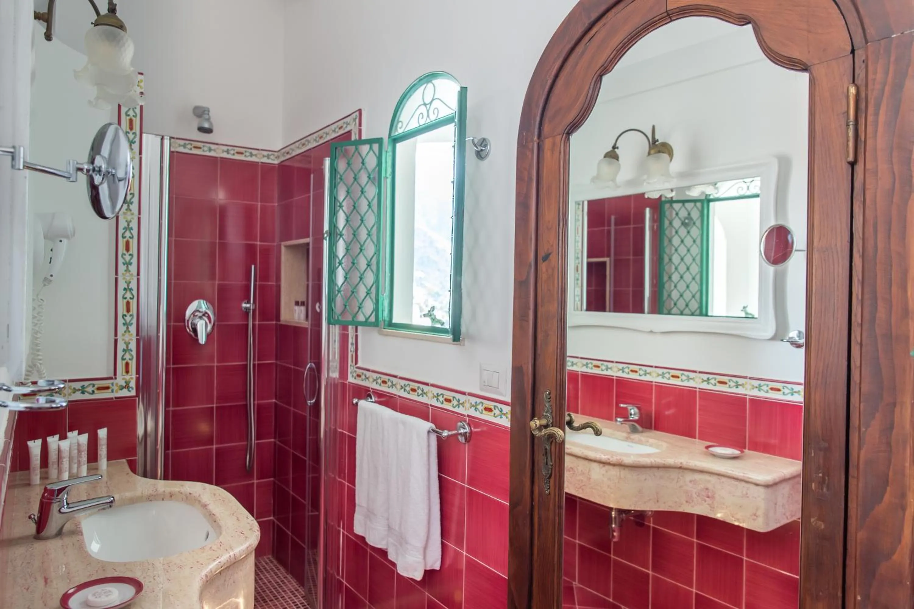 Shower in Hotel Poseidon