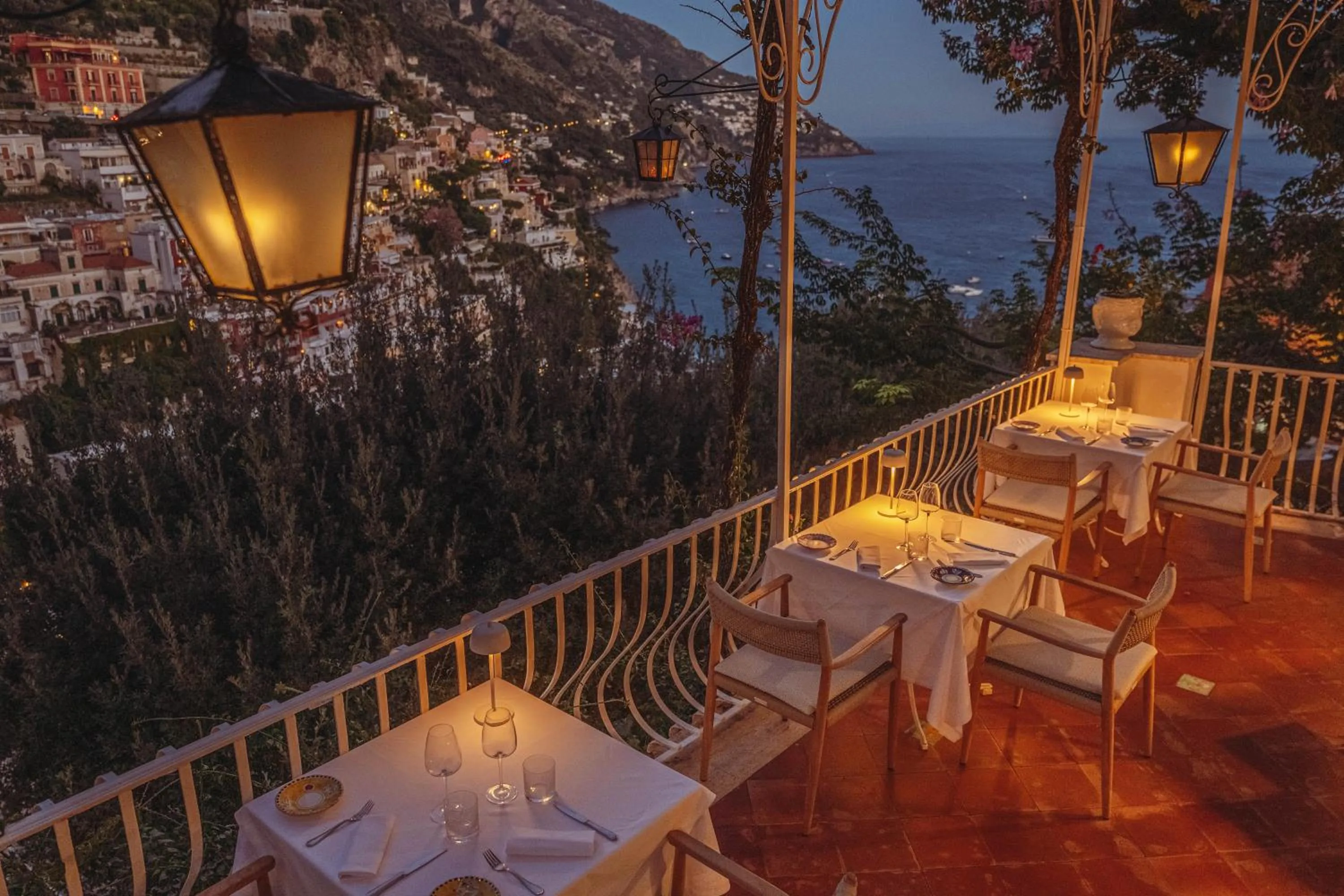 Restaurant/places to eat in Hotel Poseidon