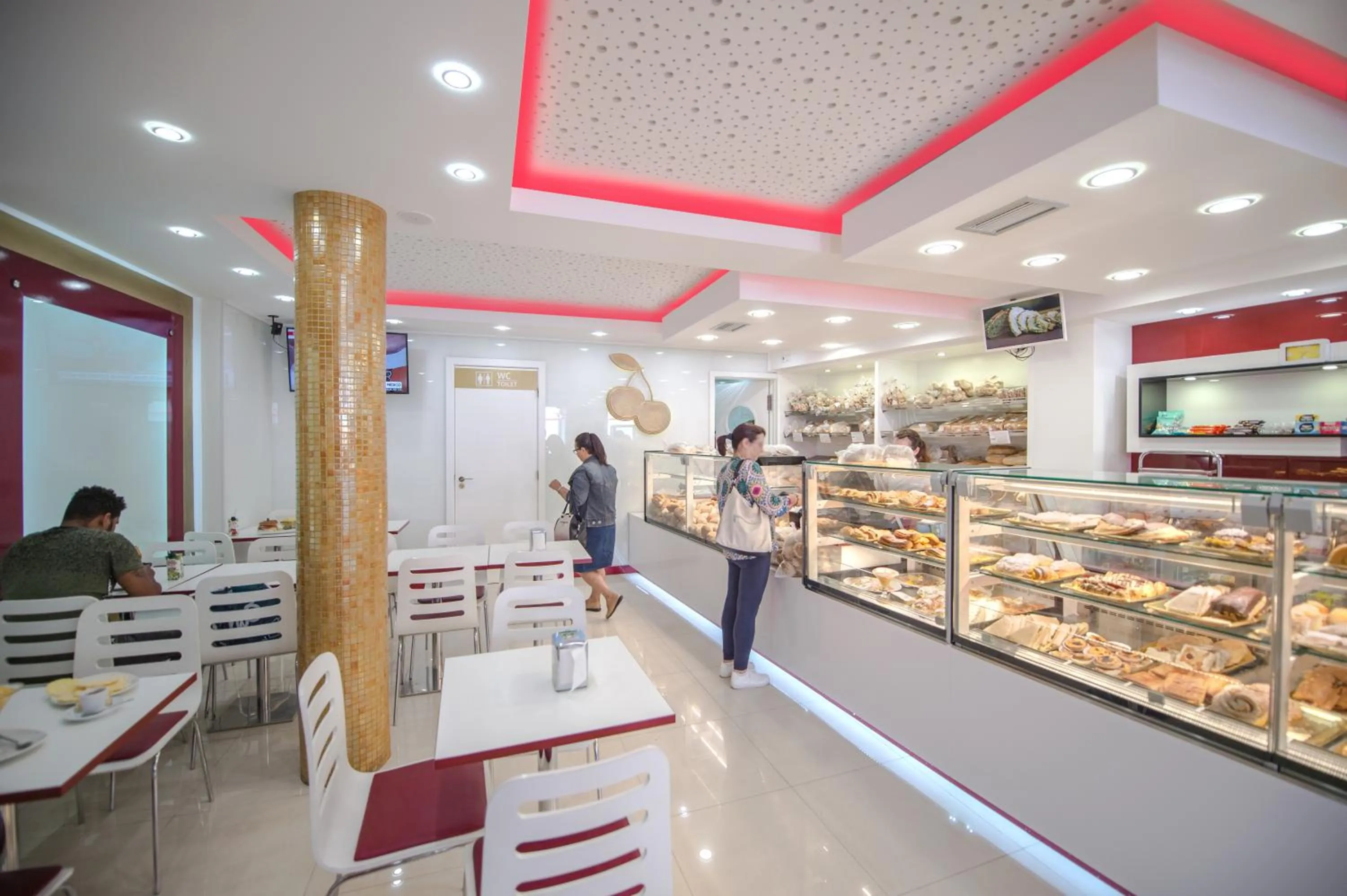 Restaurant/places to eat in Horta Garden