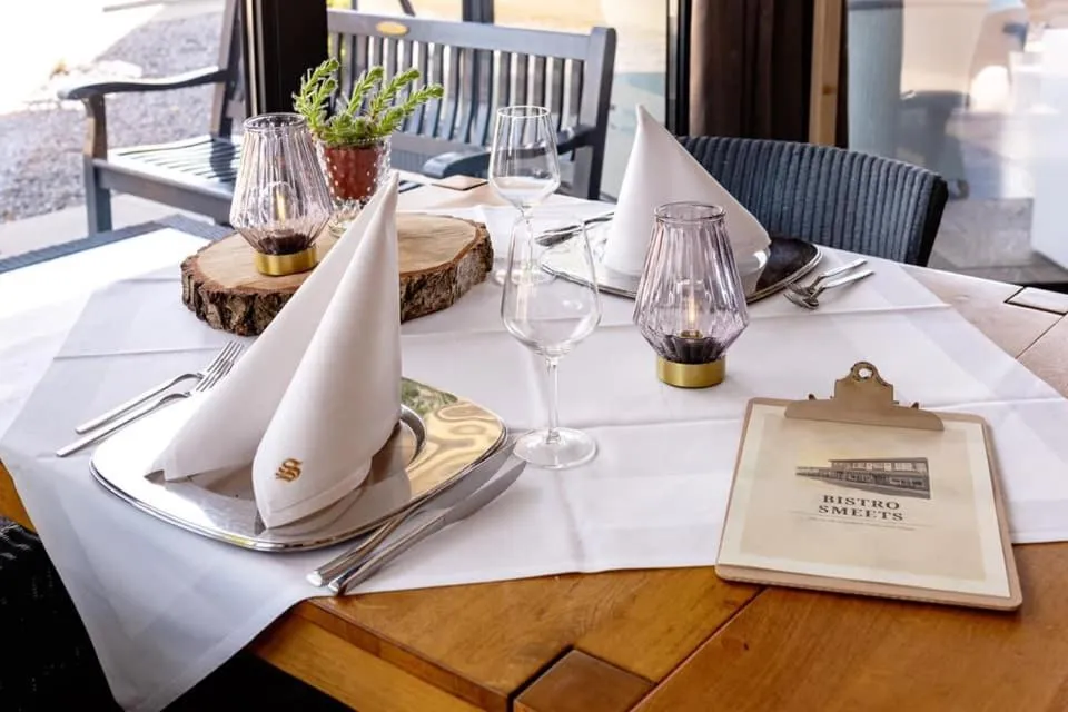 Restaurant/places to eat in B & B M 3