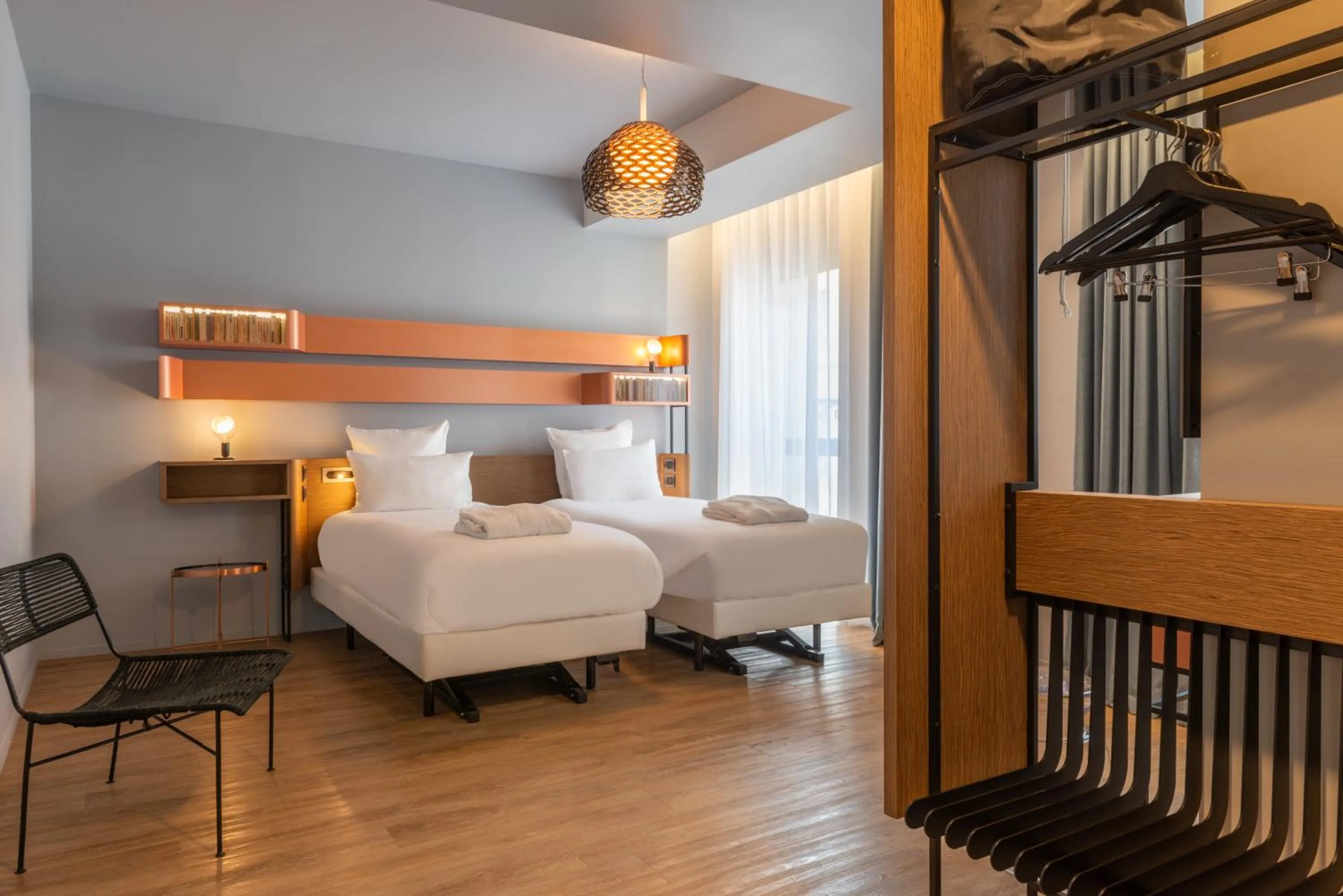 Bedroom, Bed in Golden Tulip Saint Malo– Le Grand Bé
