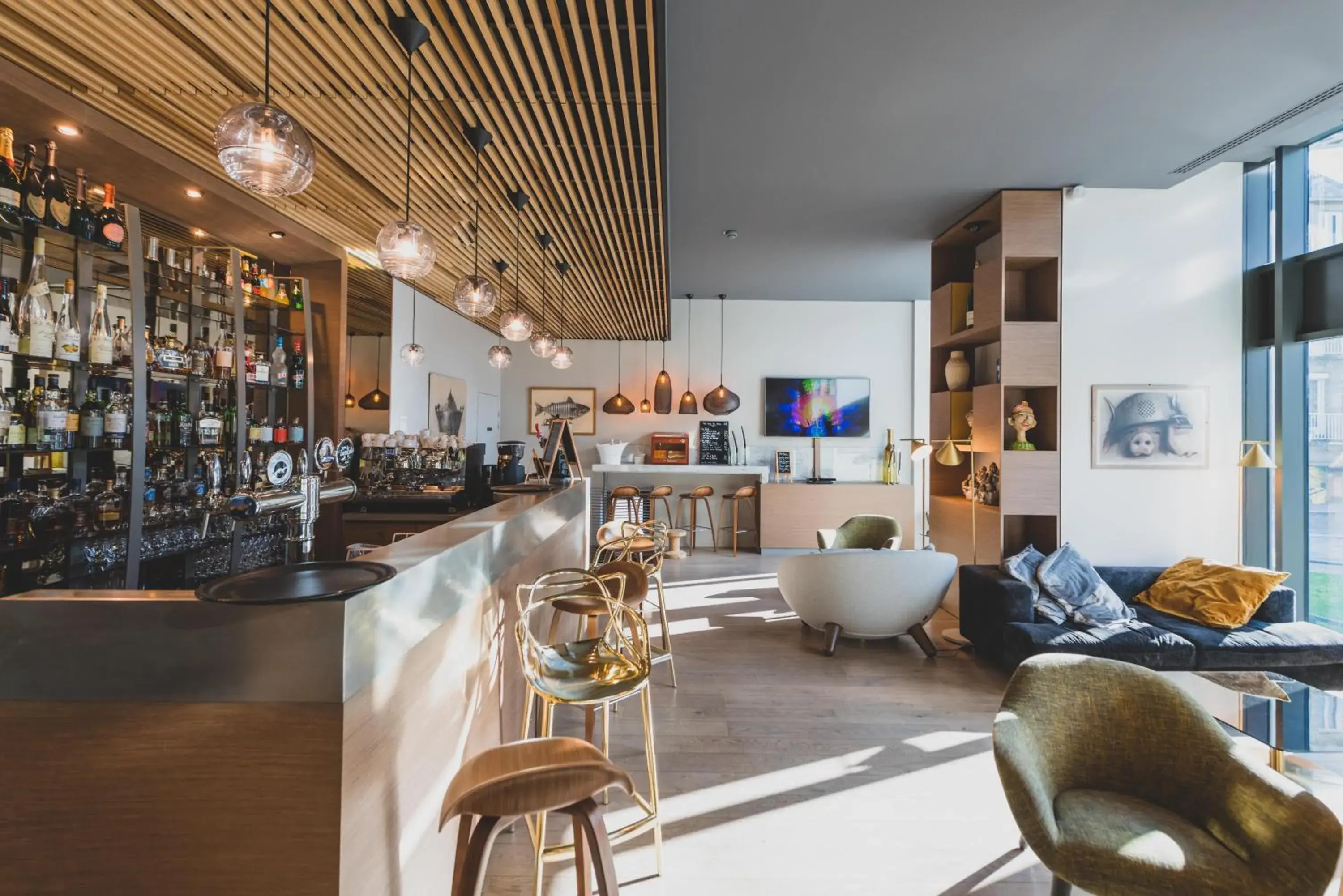 Lounge or bar in Golden Tulip Saint Malo– Le Grand Bé Lounge or bar in Golden Tulip Saint Malo– Le Grand Bé