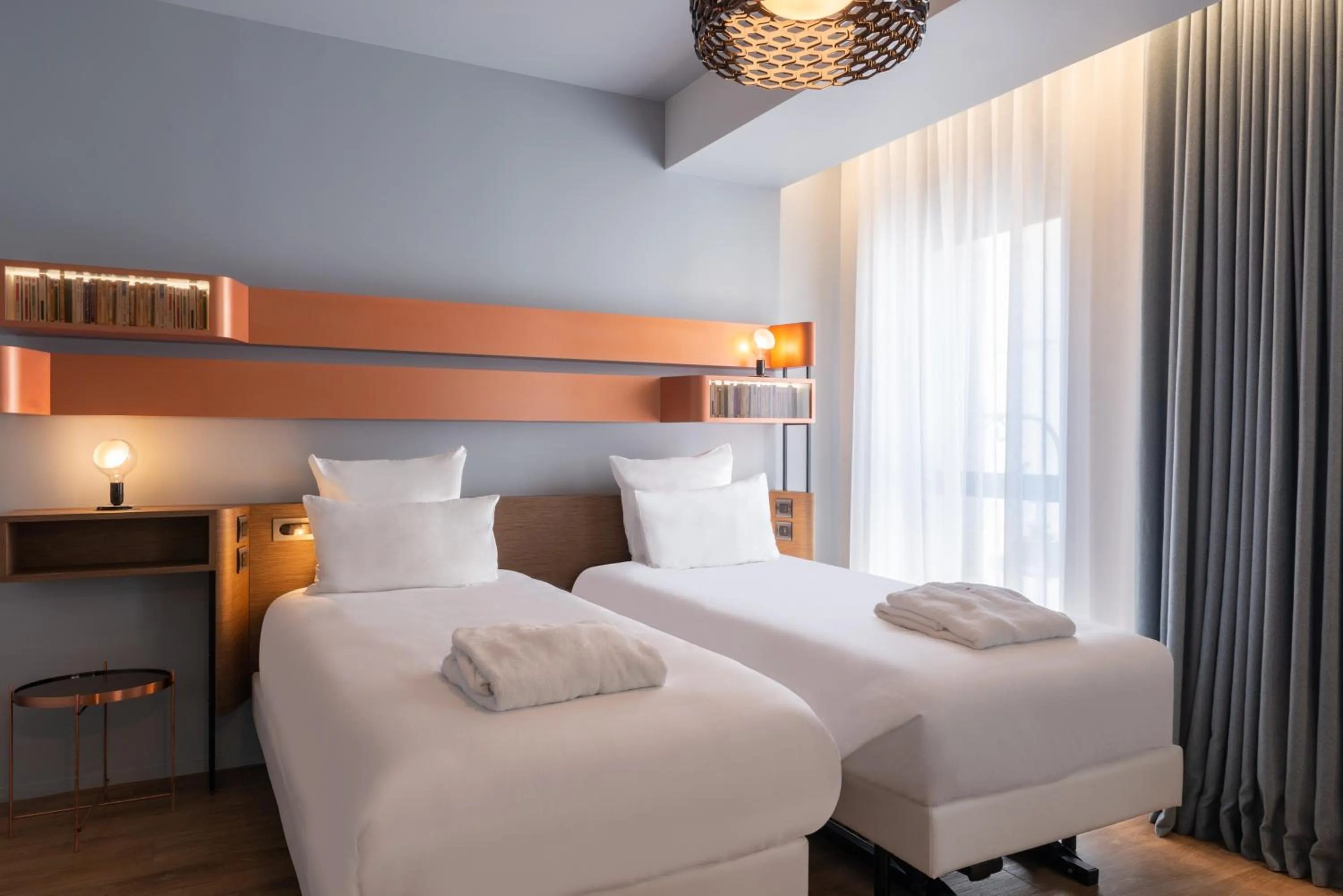 Bedroom, Bed in Golden Tulip Saint Malo– Le Grand Bé