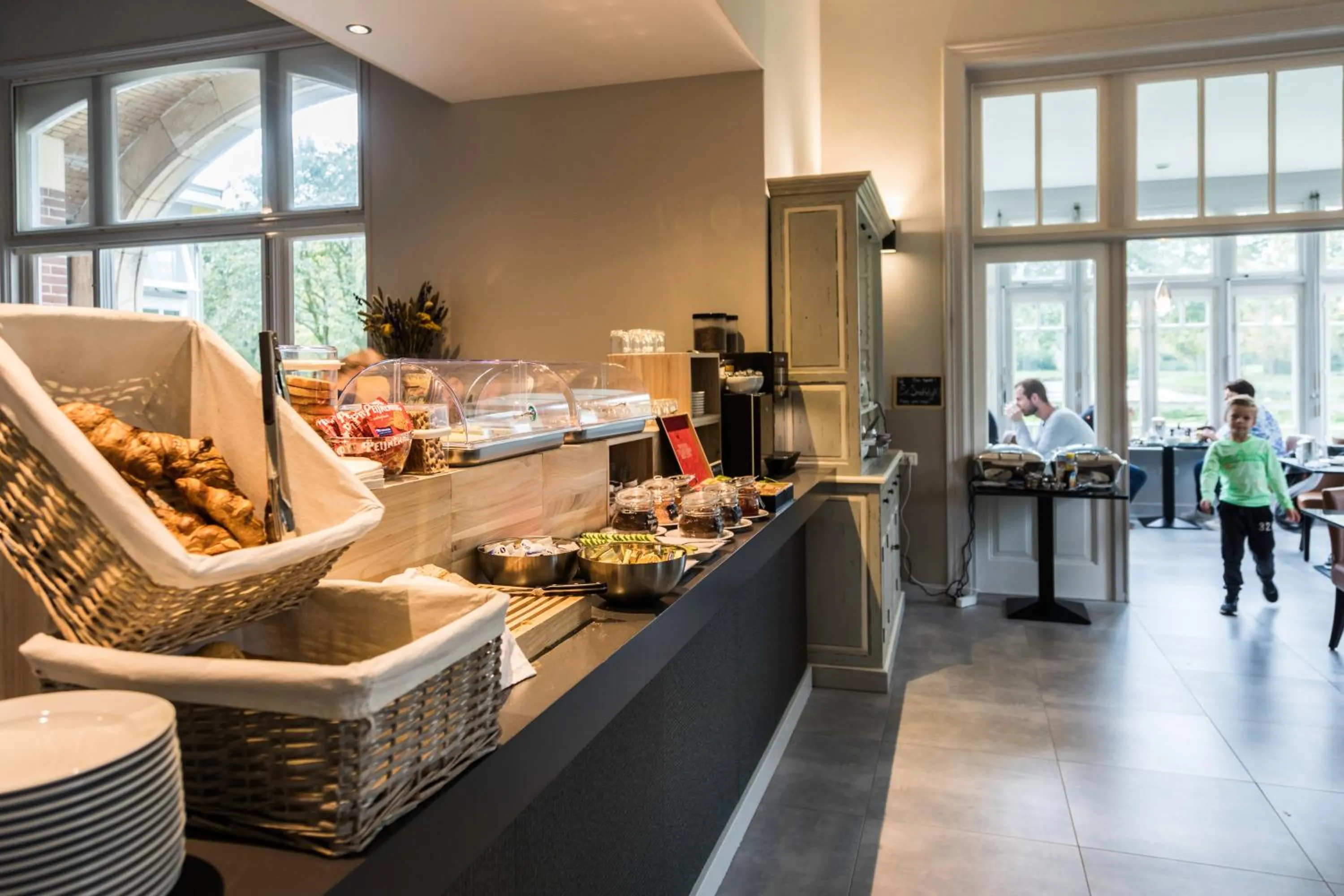 Breakfast in Rijksmonument Hotel de Sprenck - including free private parking