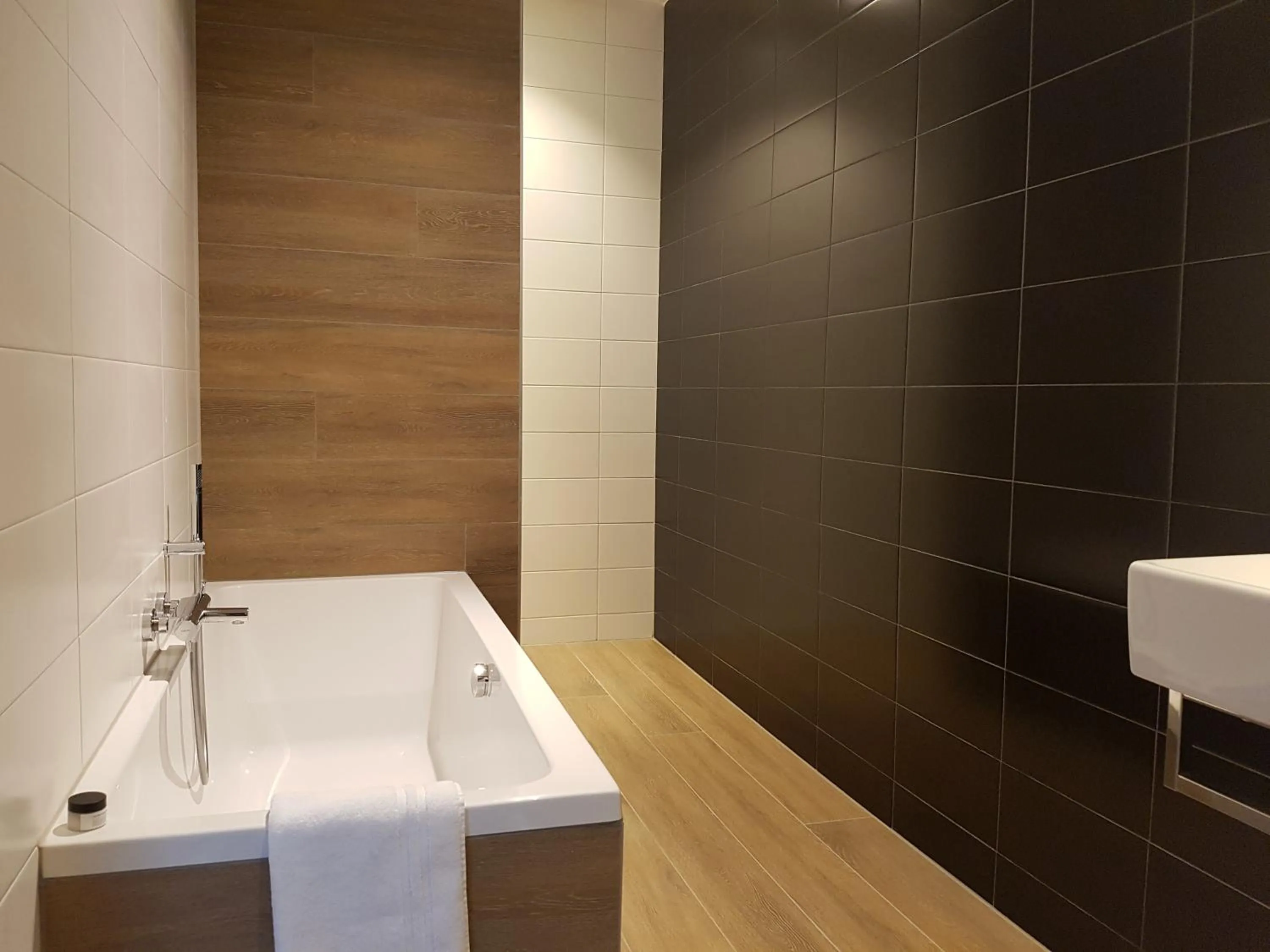 Bathroom in Rijksmonument Hotel de Sprenck - including free private parking