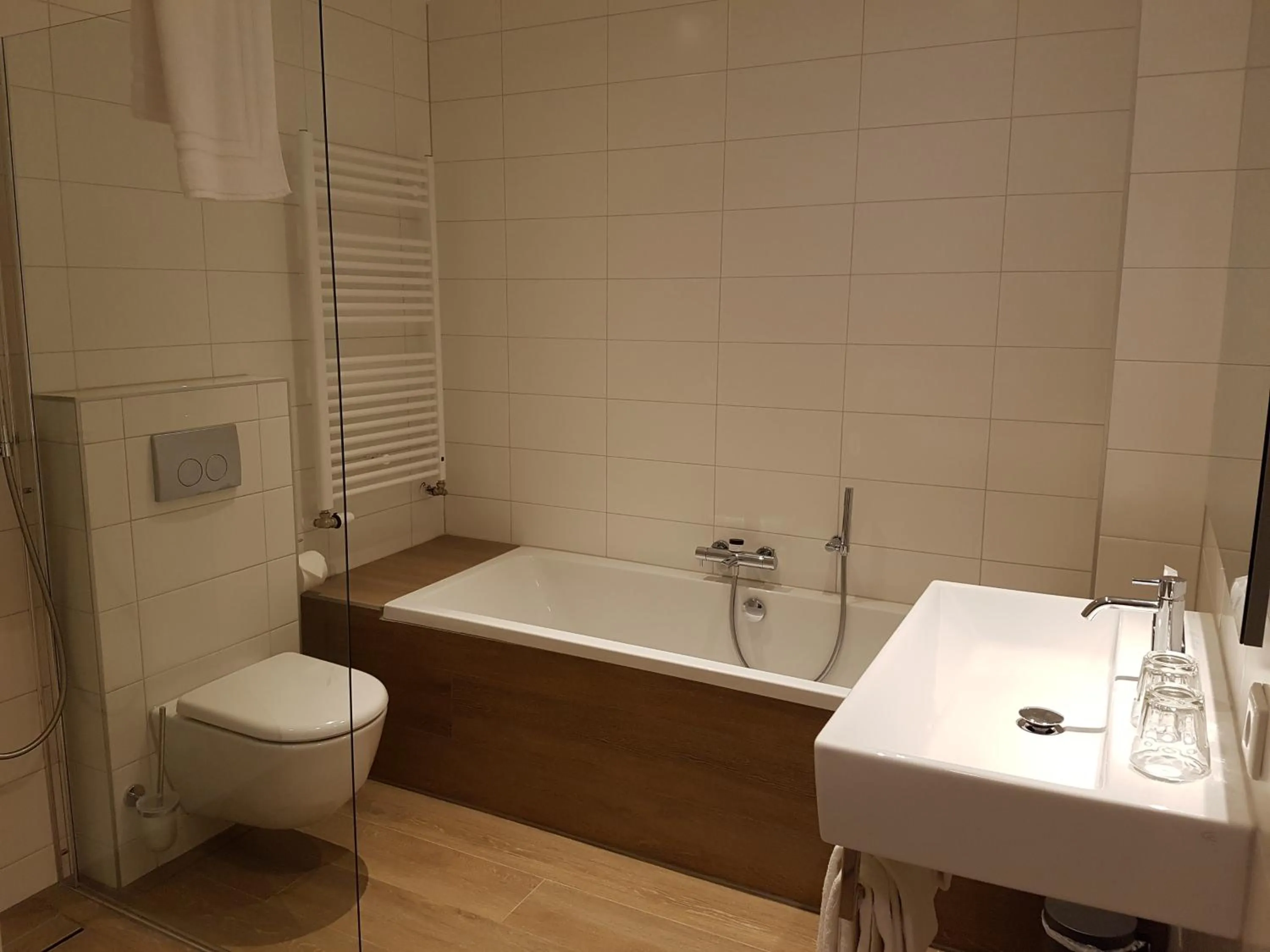 Bathroom in Rijksmonument Hotel de Sprenck - including free private parking