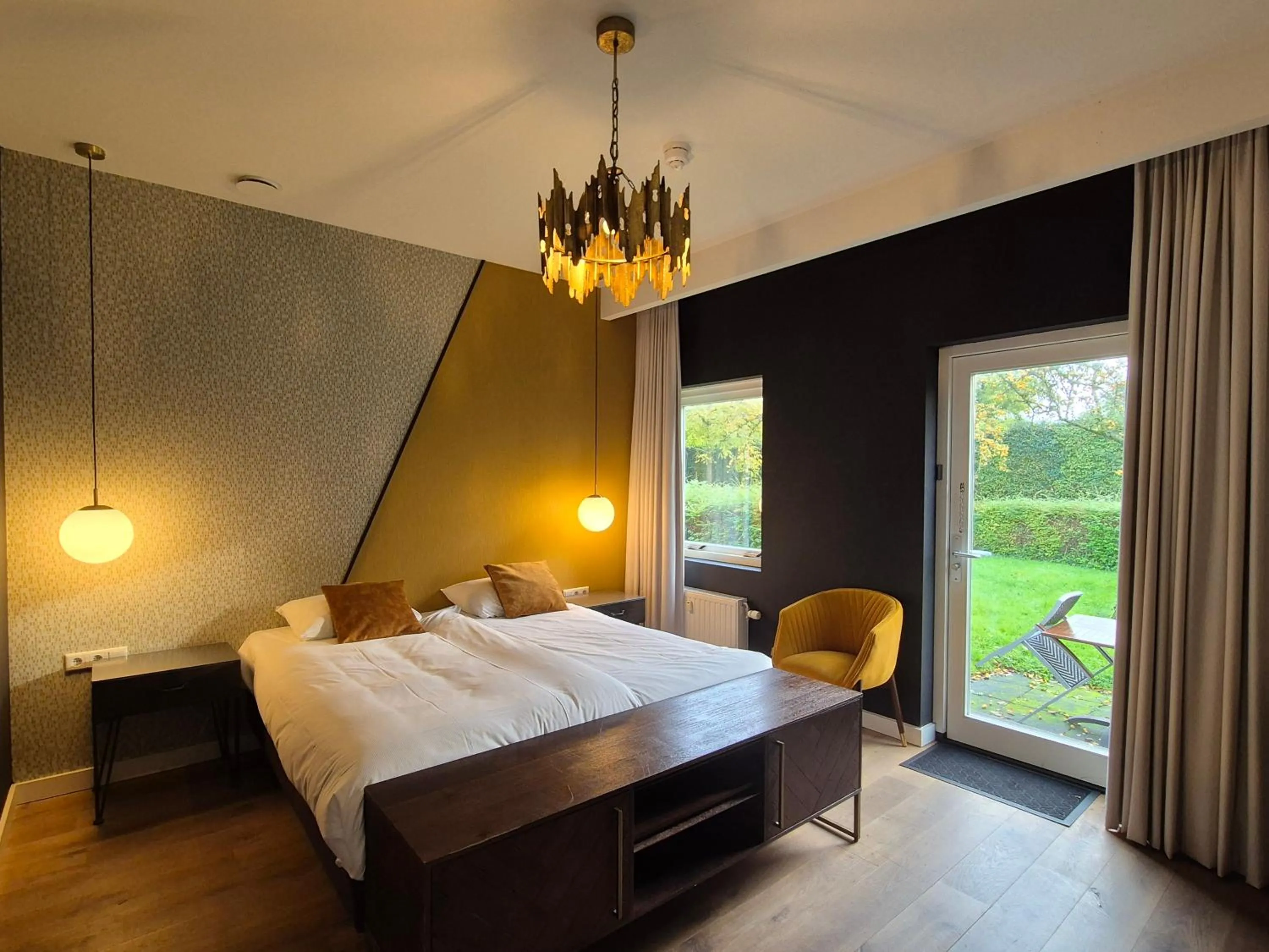 Bedroom, Bed in Rijksmonument Hotel de Sprenck - including free private parking