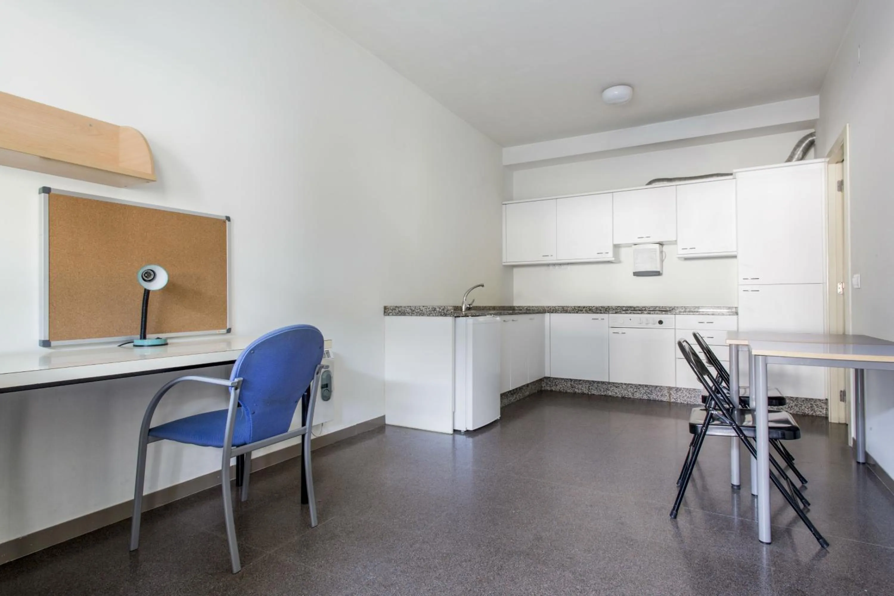 Kitchen or kitchenette in Residencia Universitaria Resa As Burgas