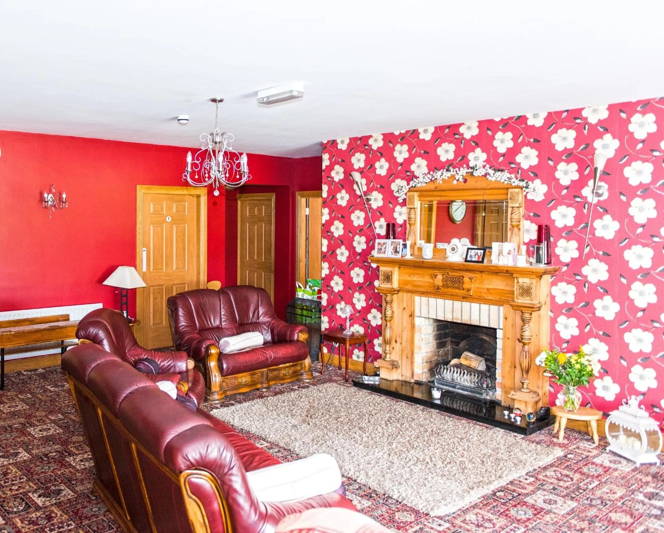 Communal lounge/ TV room in Melvin Country House