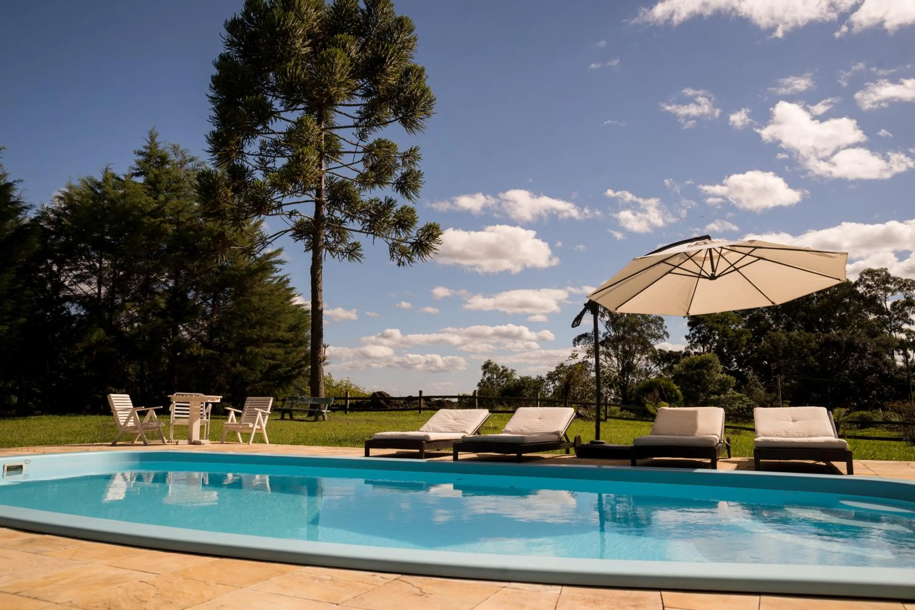 Swimming pool in Pousada La Vista