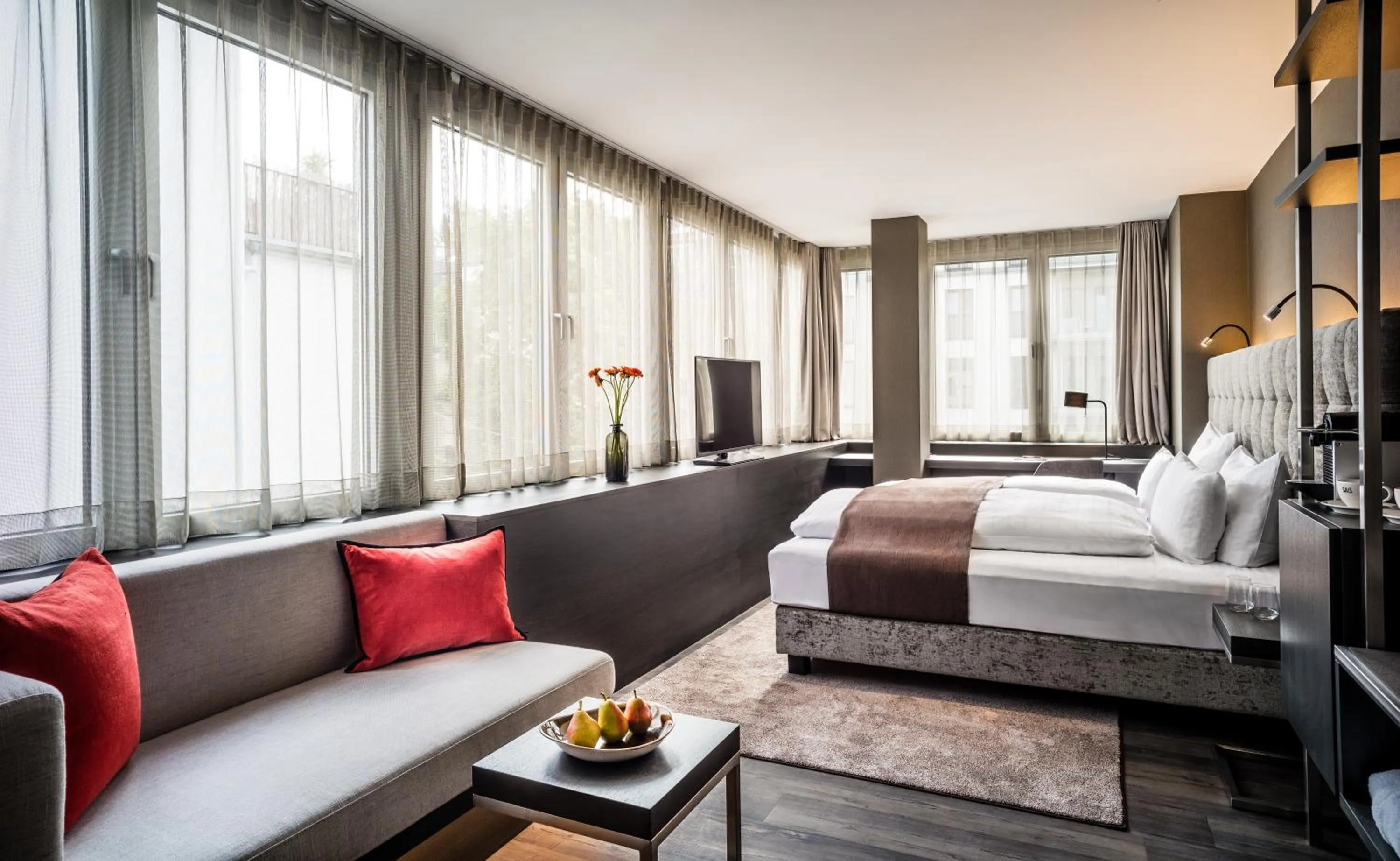 Photo of the whole room, Bed in SAKS Urban Design Hotel Frankfurt