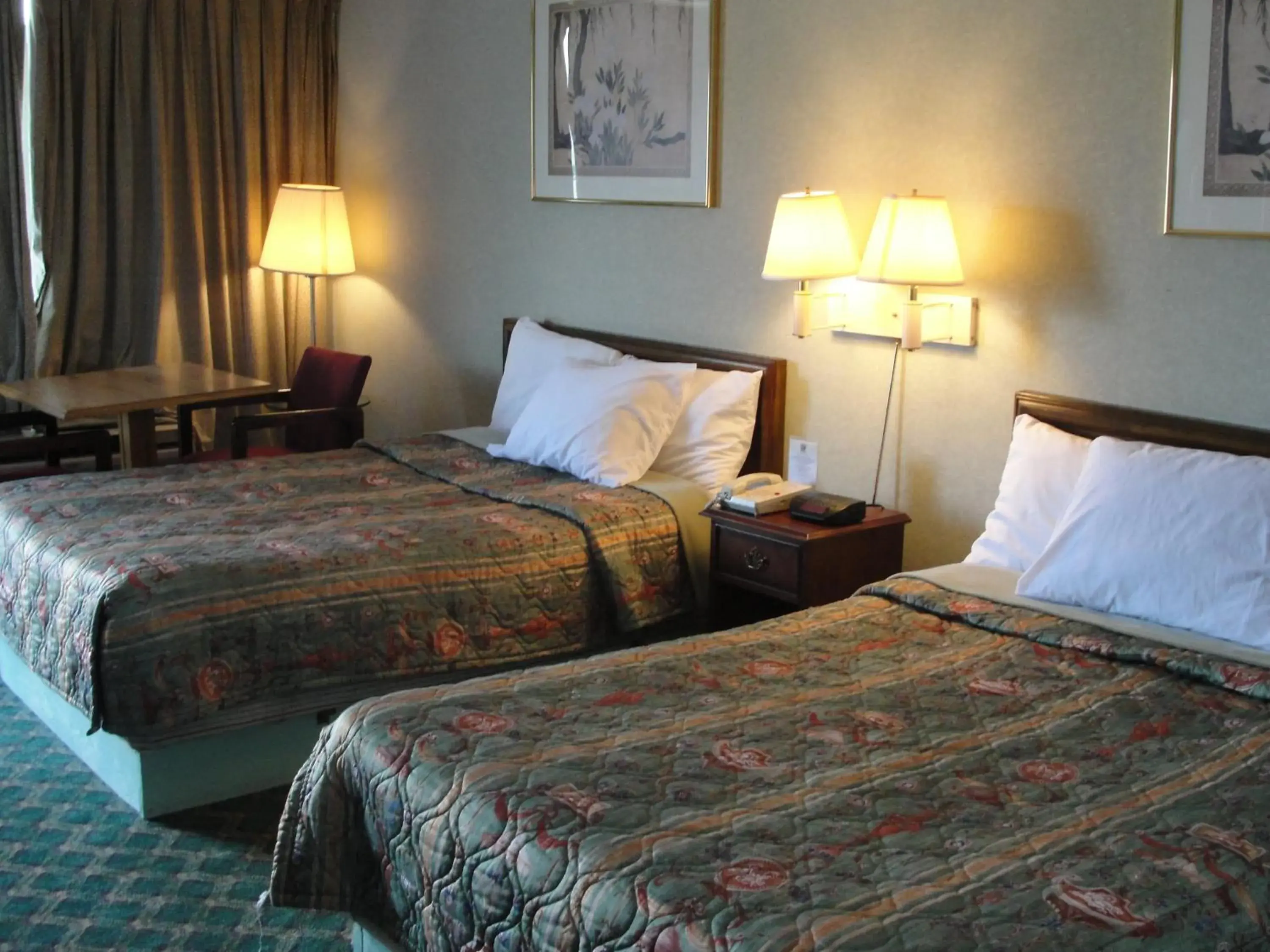 Bed in Budget Inn Bed in Budget Inn