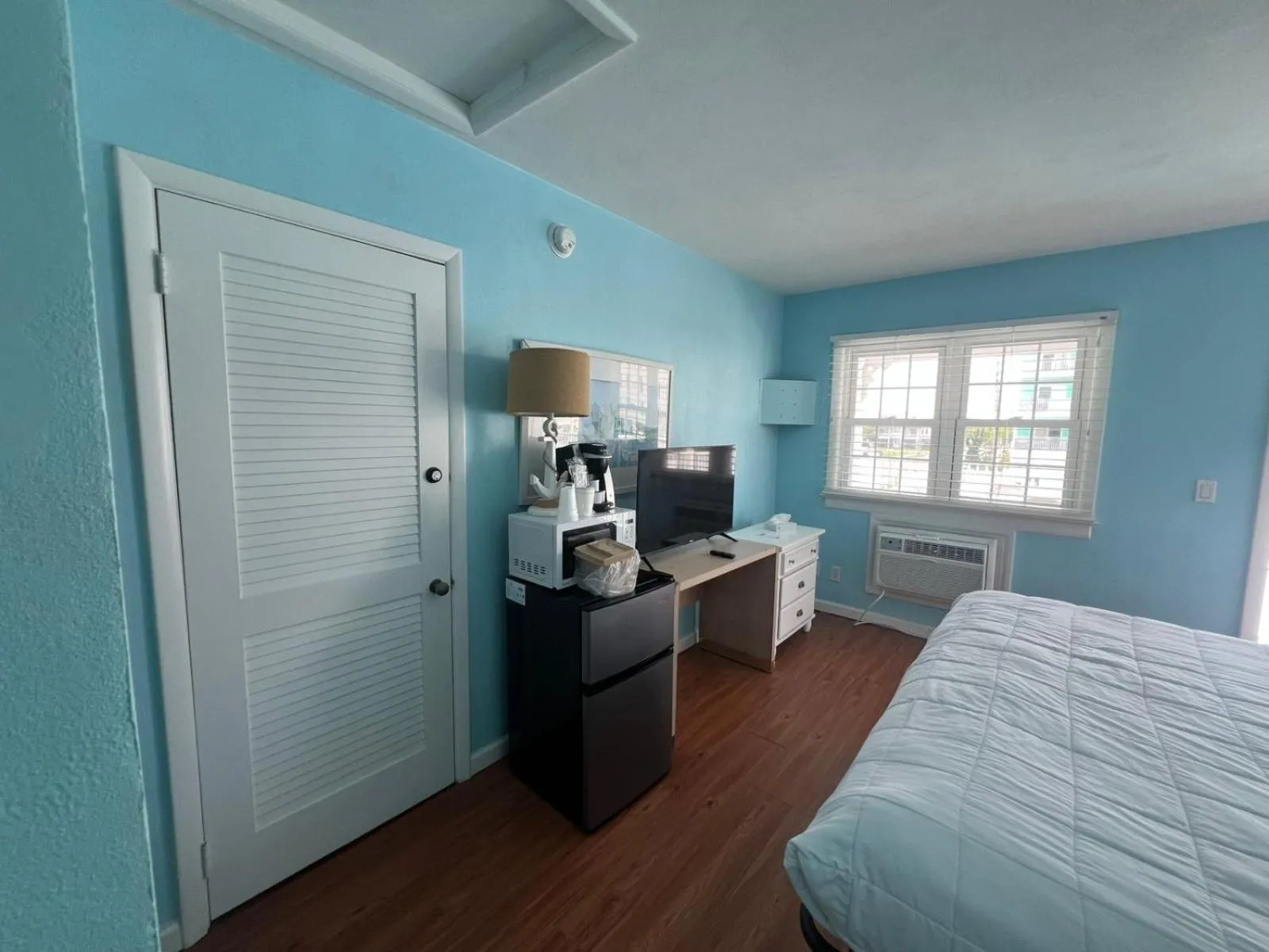 Coffee/tea facilities, Bed in Saratoga Resort