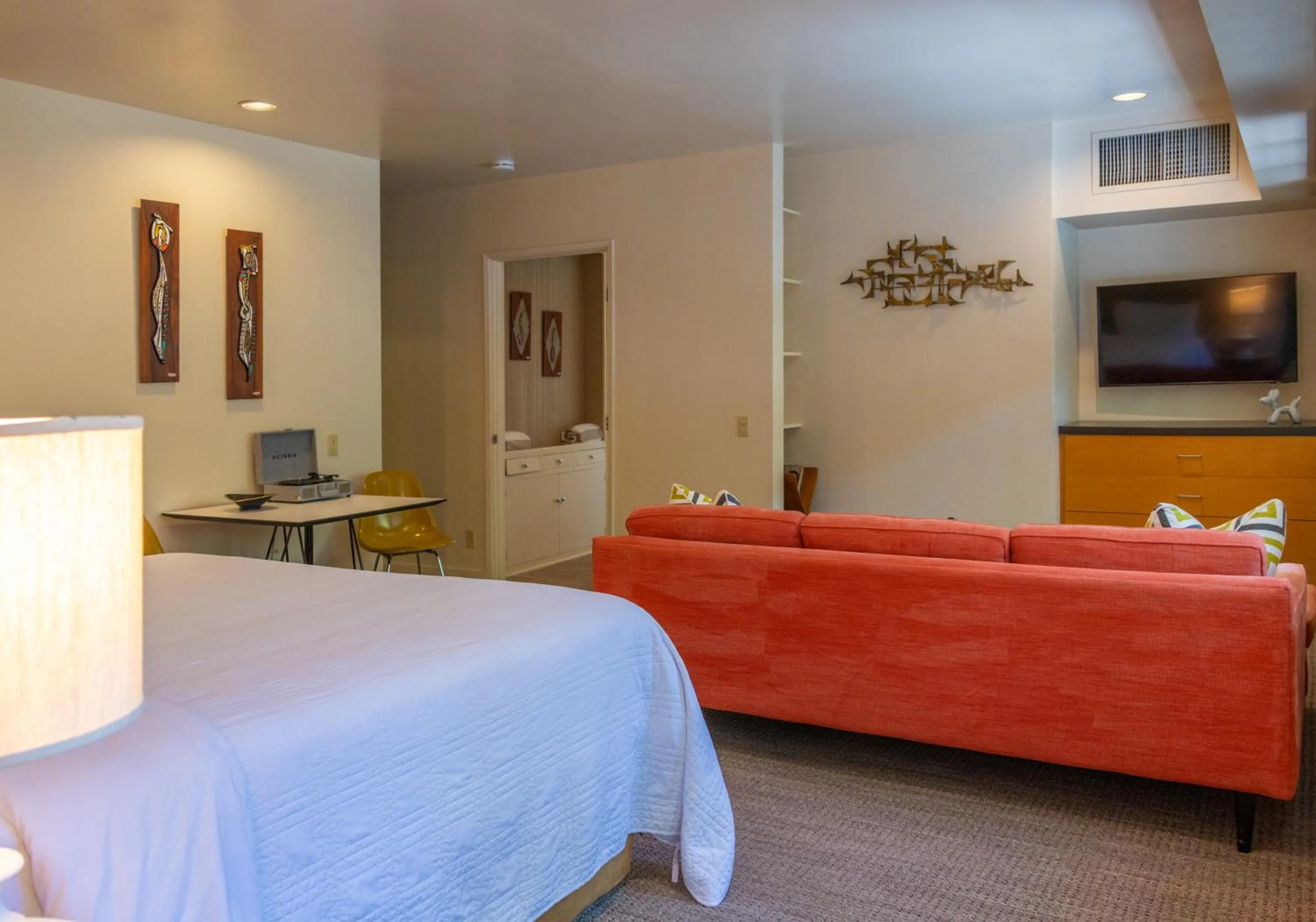 Bed in The Hideaway - 21 and Over