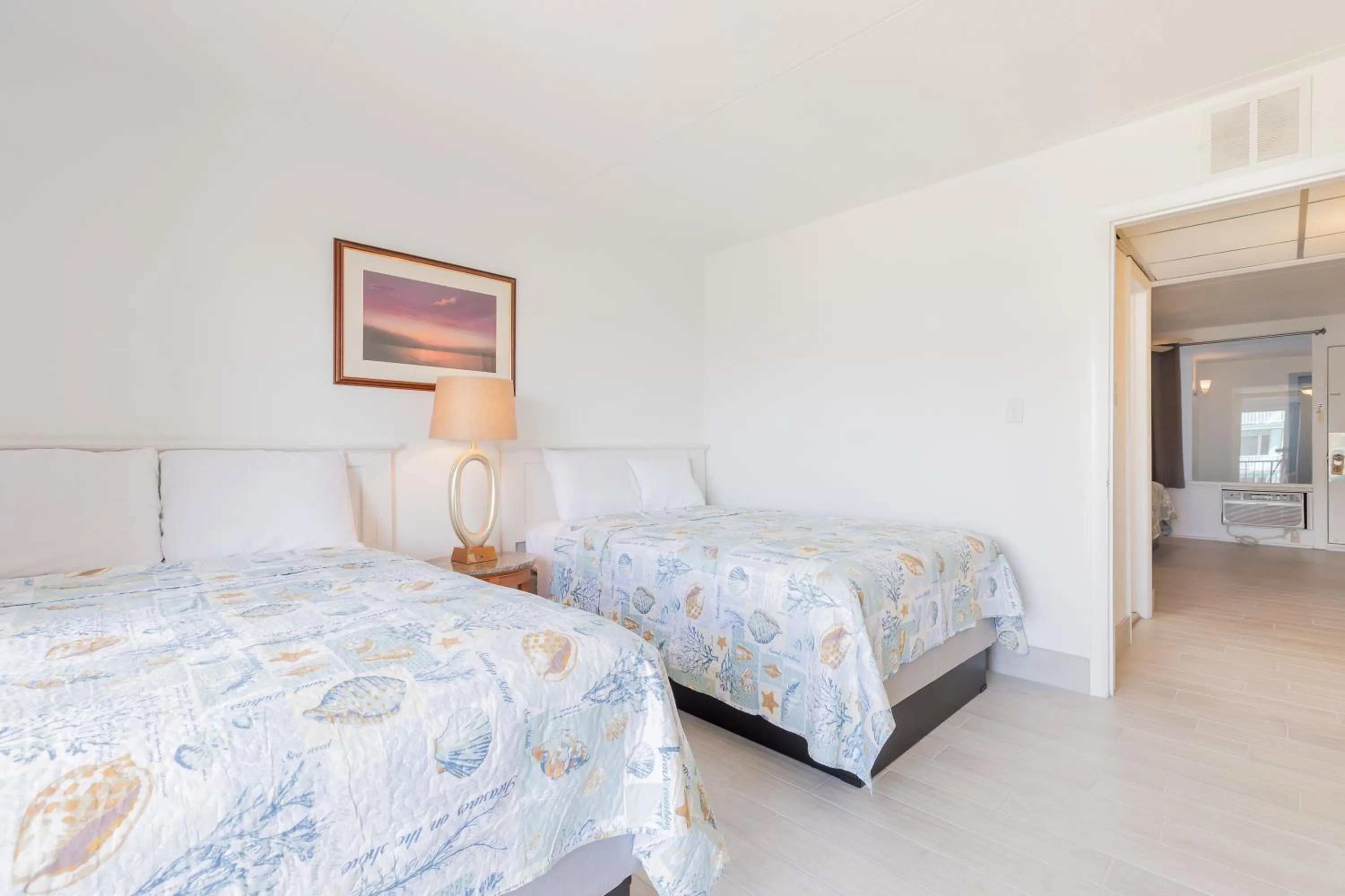 Efficiency Suite with Balcony in Premiere Motel