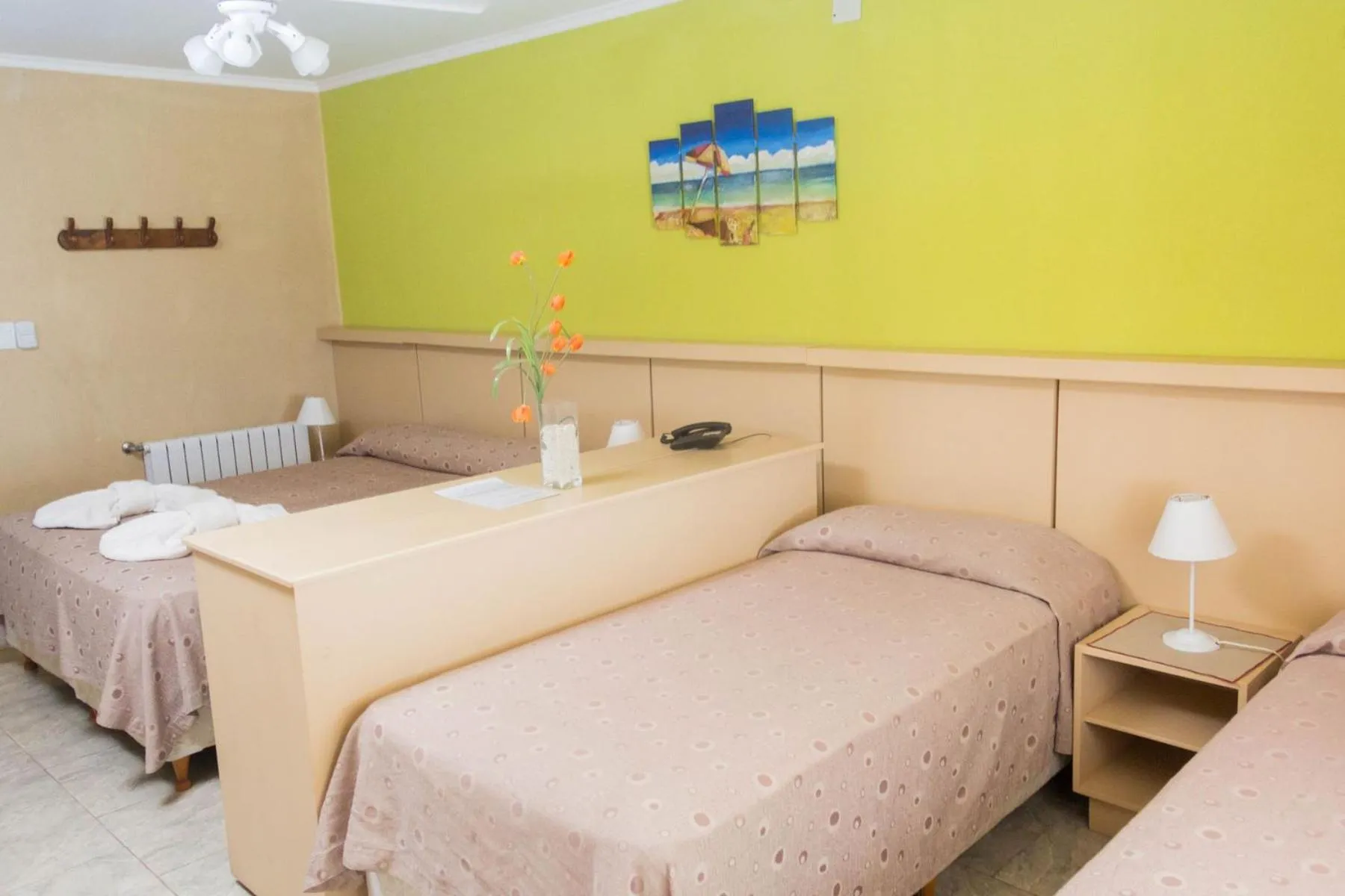 Photo of the whole room, Bed in Paraiso Termal