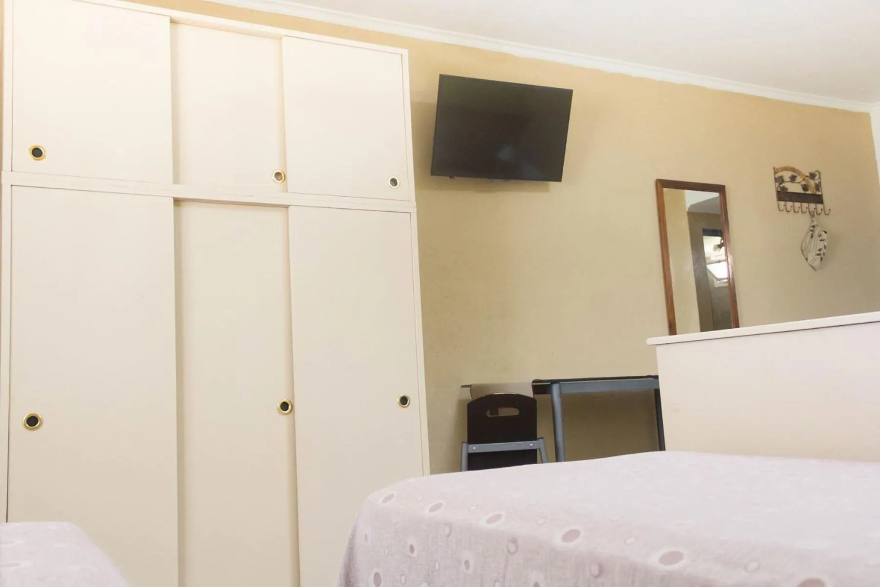 Communal lounge/ TV room, Bed in Paraiso Termal