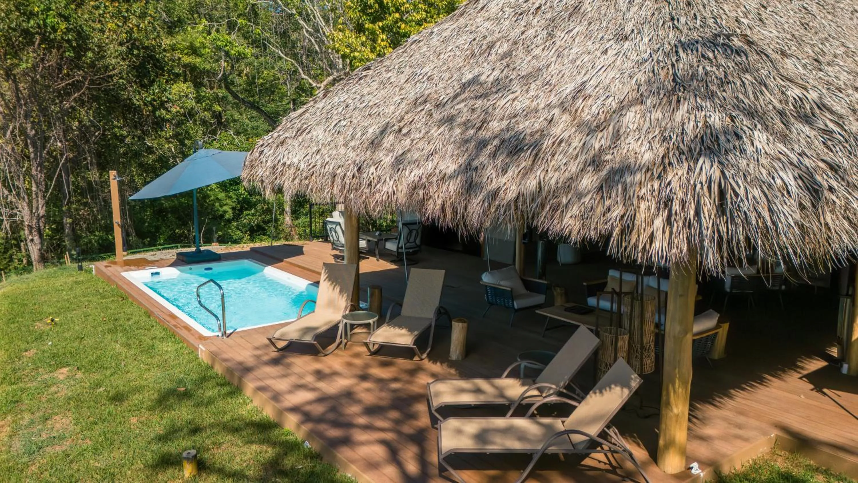 Swimming pool in Isla Chiquita Glamping Hotel