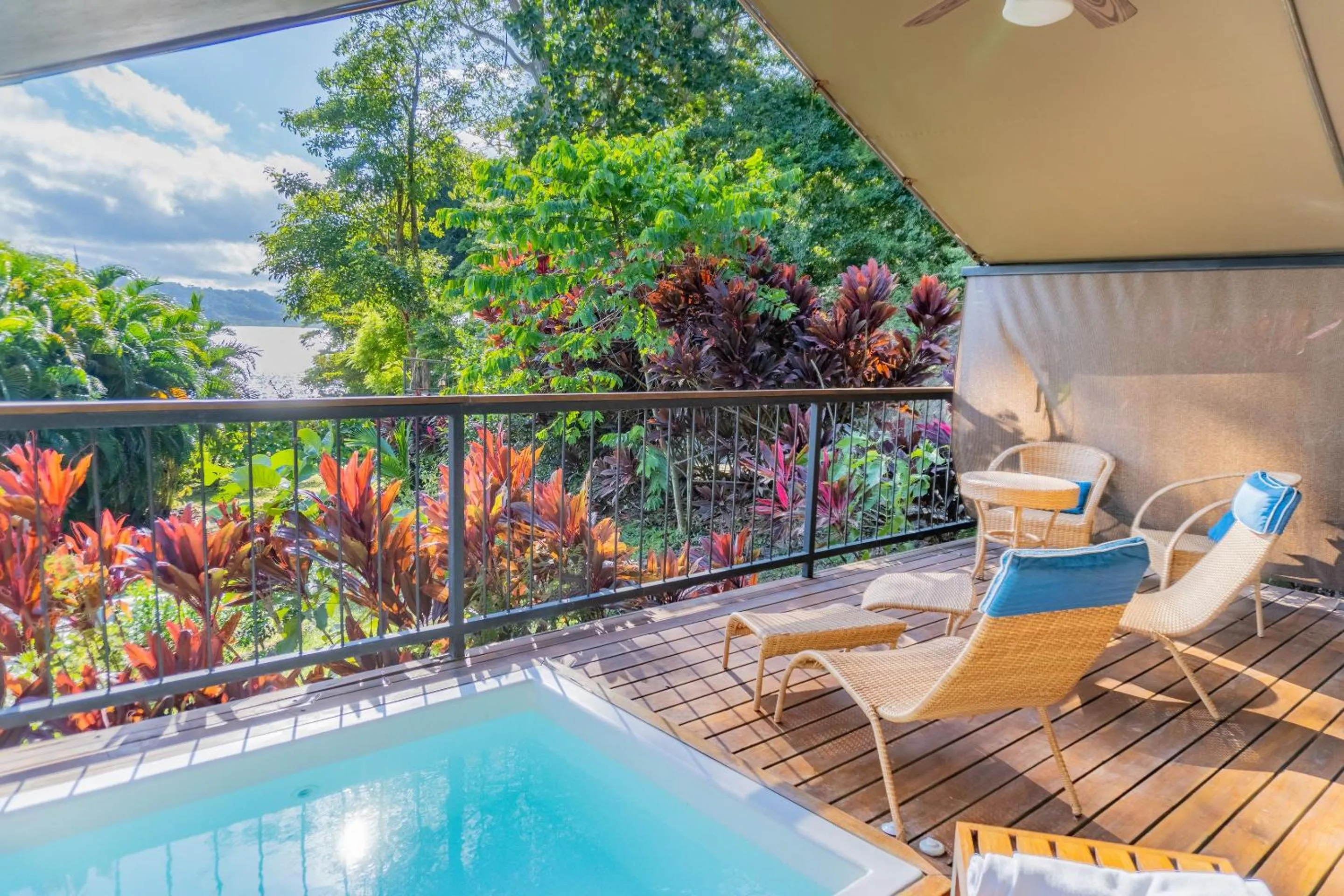 Day in Isla Chiquita Glamping Hotel