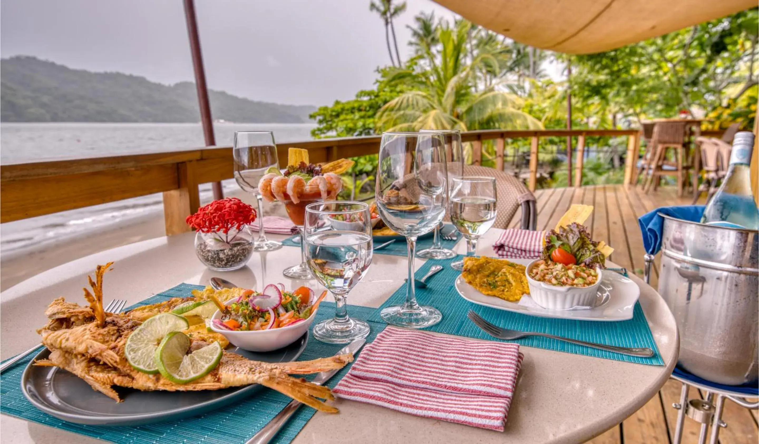 Restaurant/places to eat in Isla Chiquita Glamping Hotel Restaurant/places to eat in Isla Chiquita Glamping Hotel